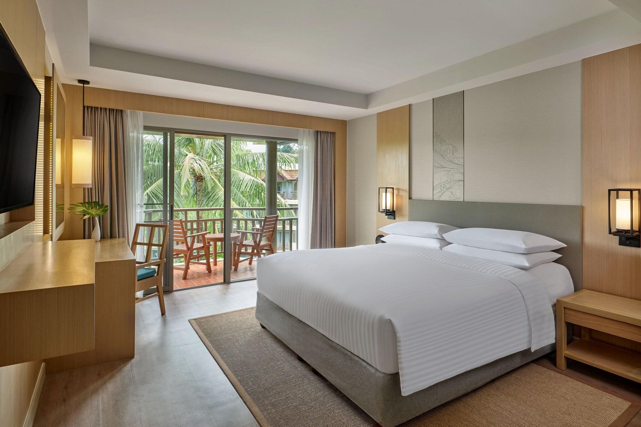 Double Pool View King Bed