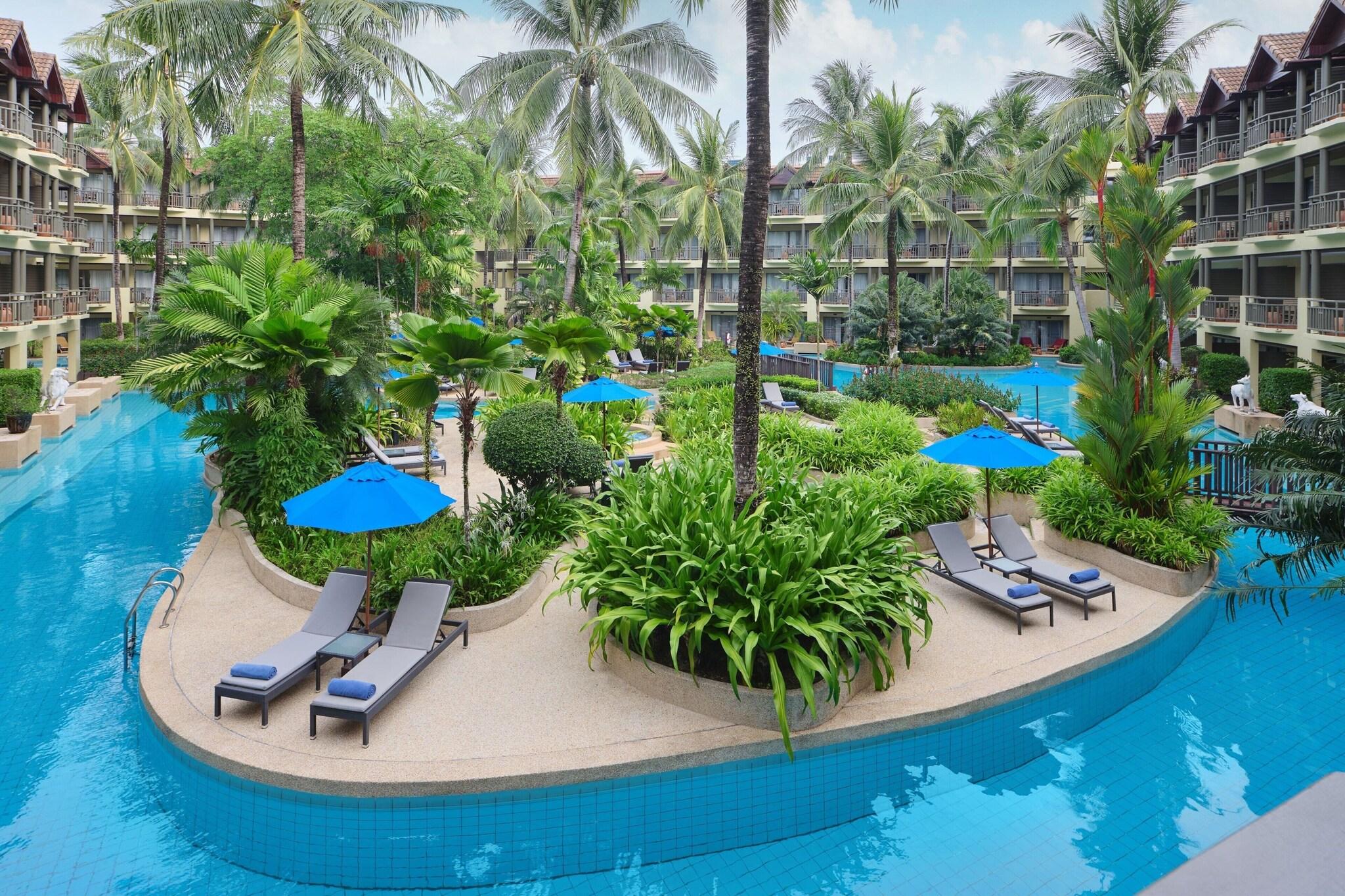 Double Pool View King Bed