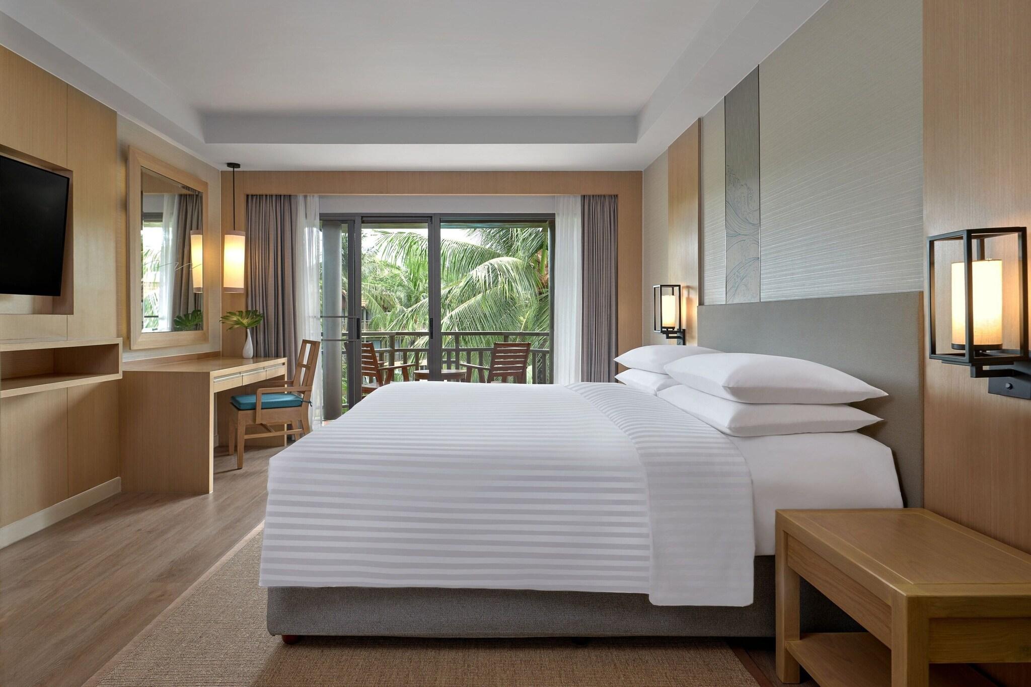 Double Pool View King Bed