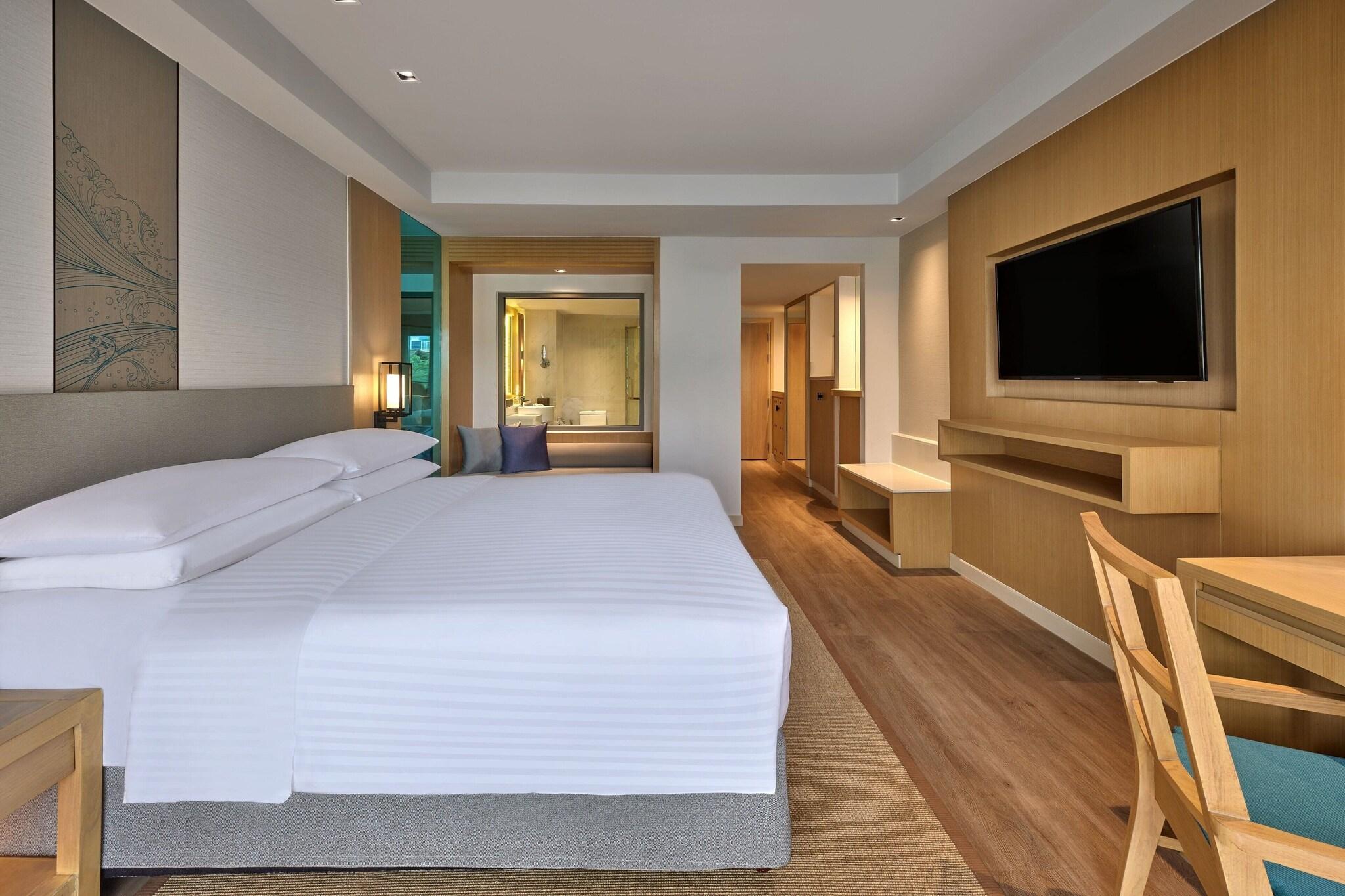 Double Pool View King Bed