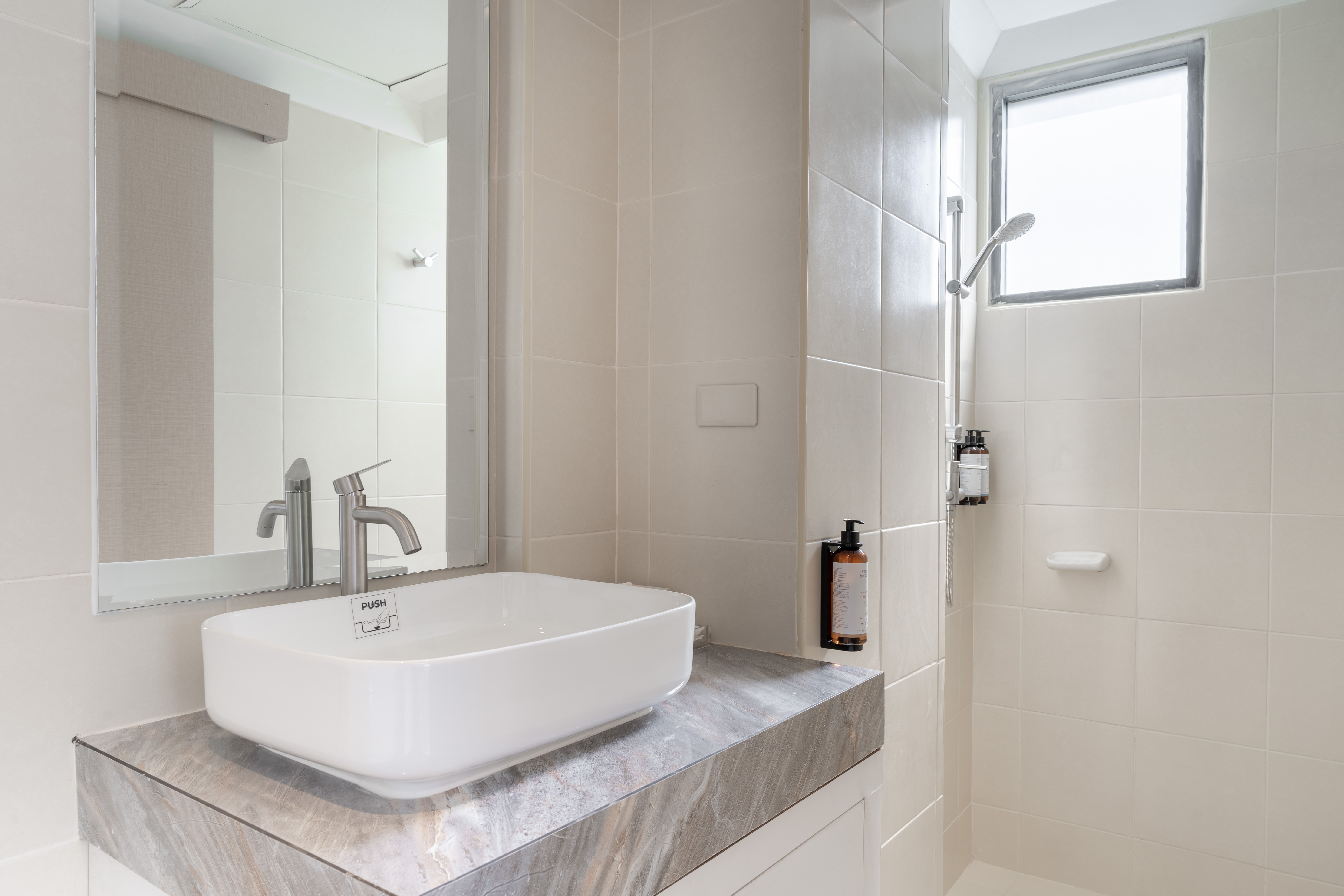 Suite Queen Size Bed