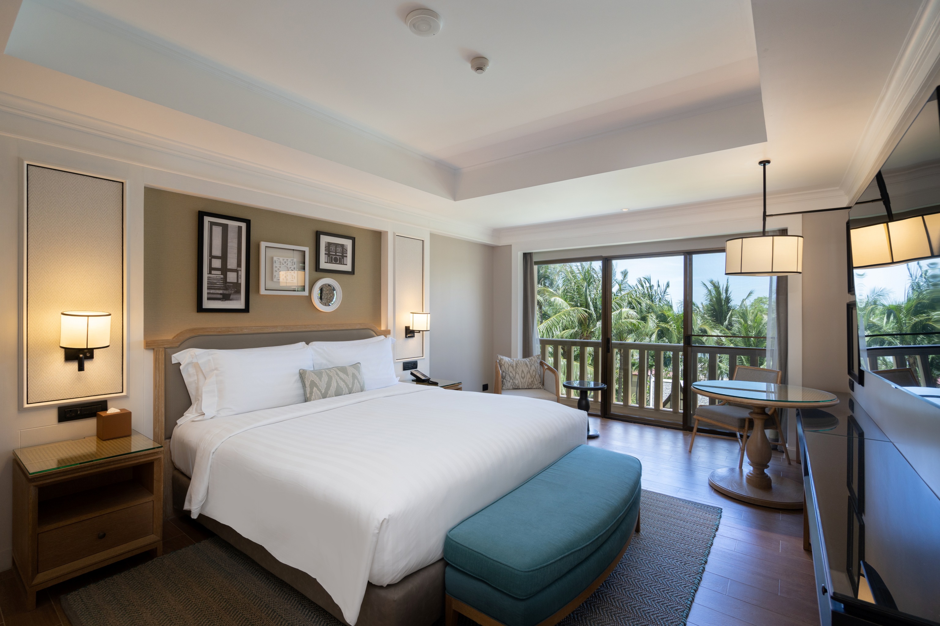 Family Room King Size Bed