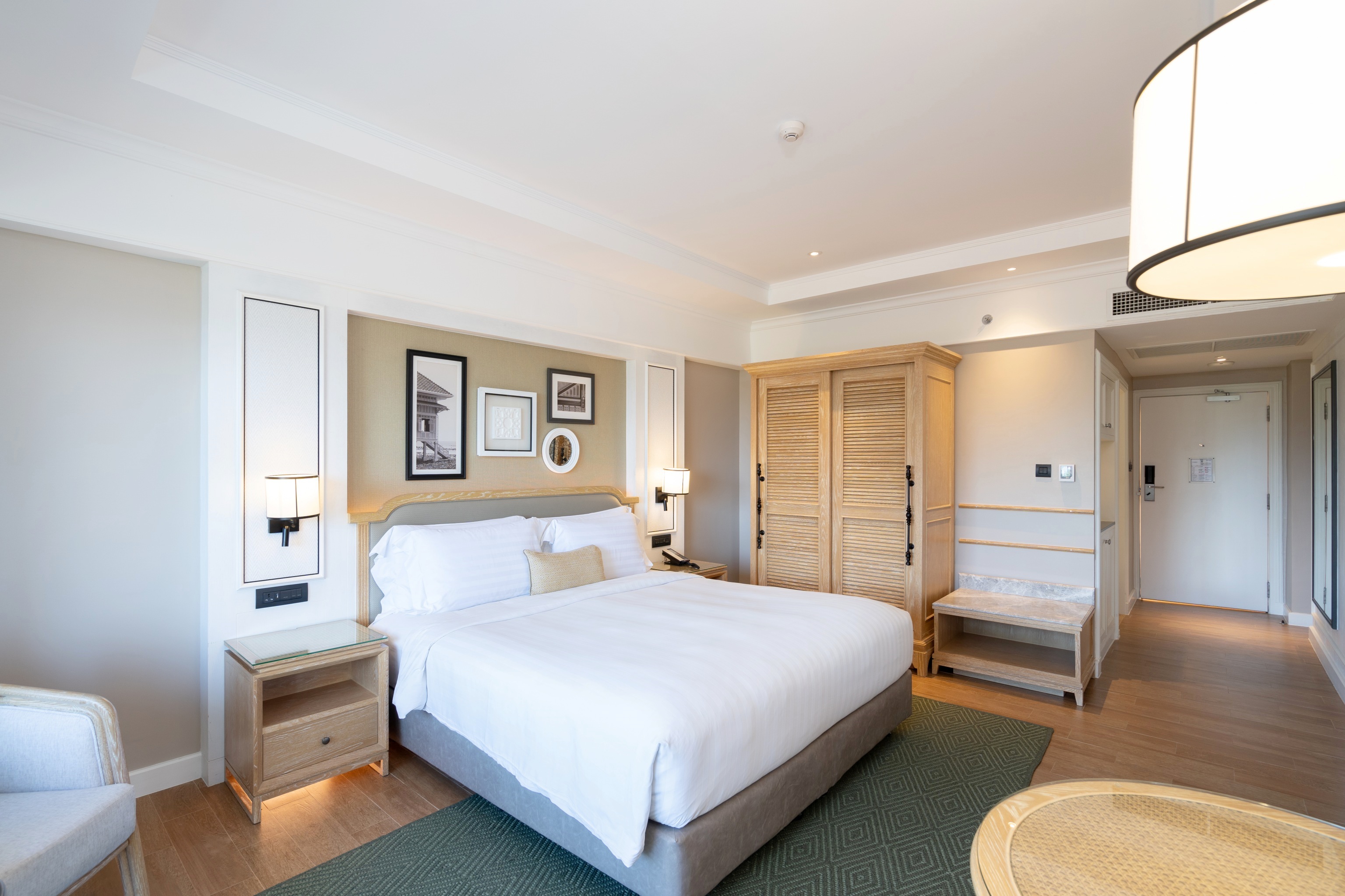 Double Deluxe King Bed