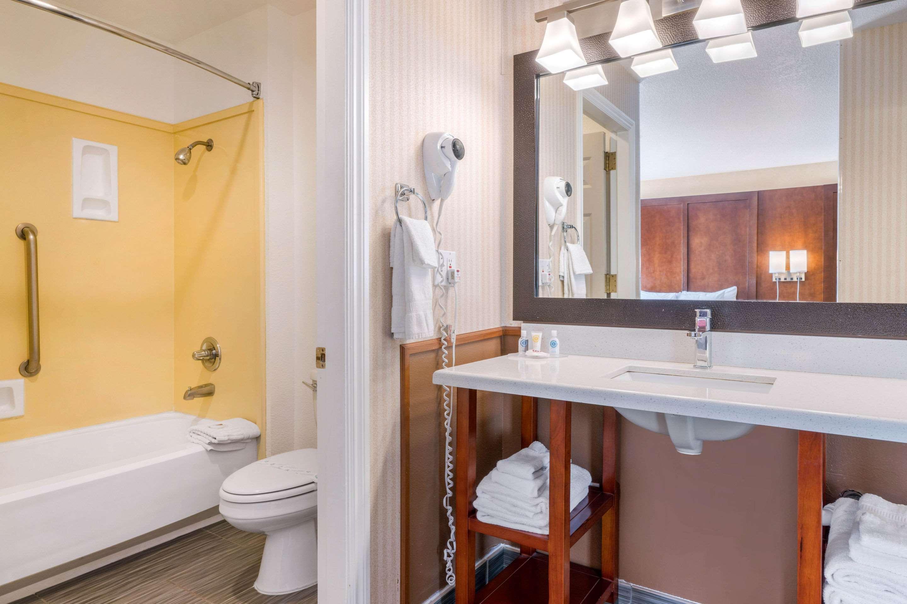 Double Two Queen Beds Non Smoking