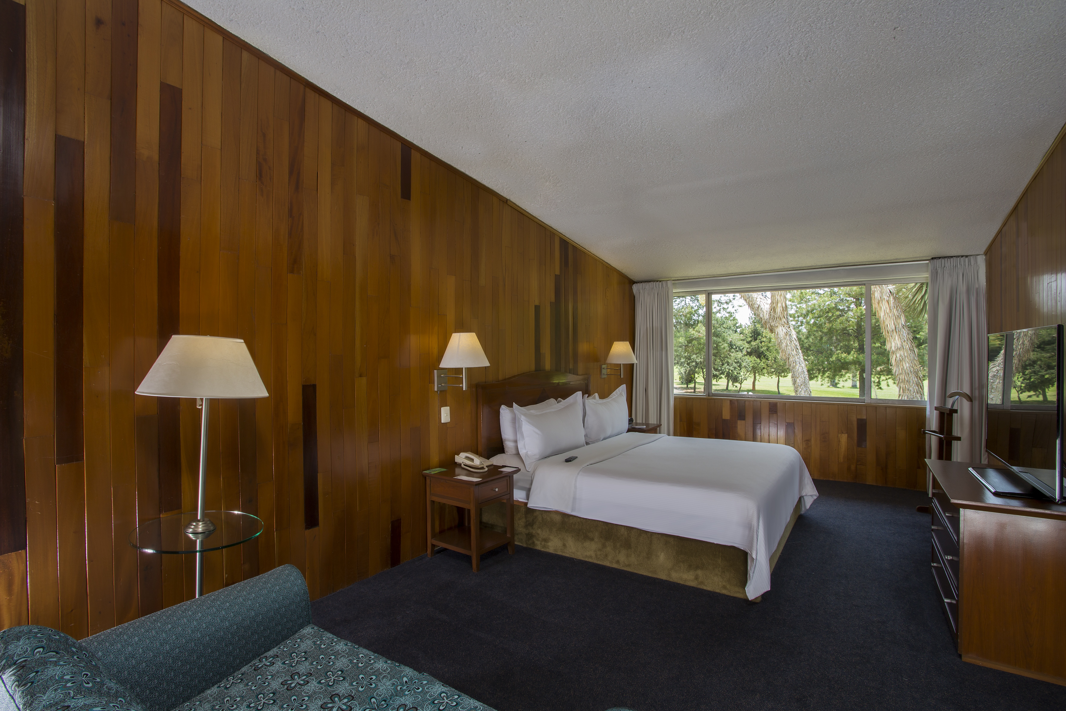 Double Deluxe King Bed