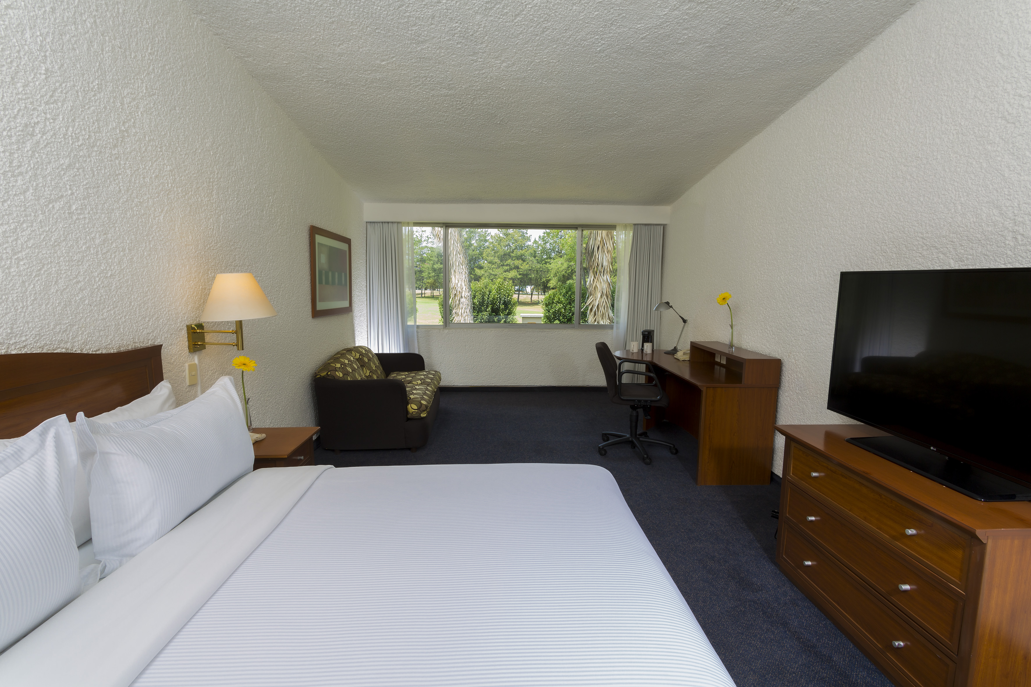 Double Deluxe King Bed