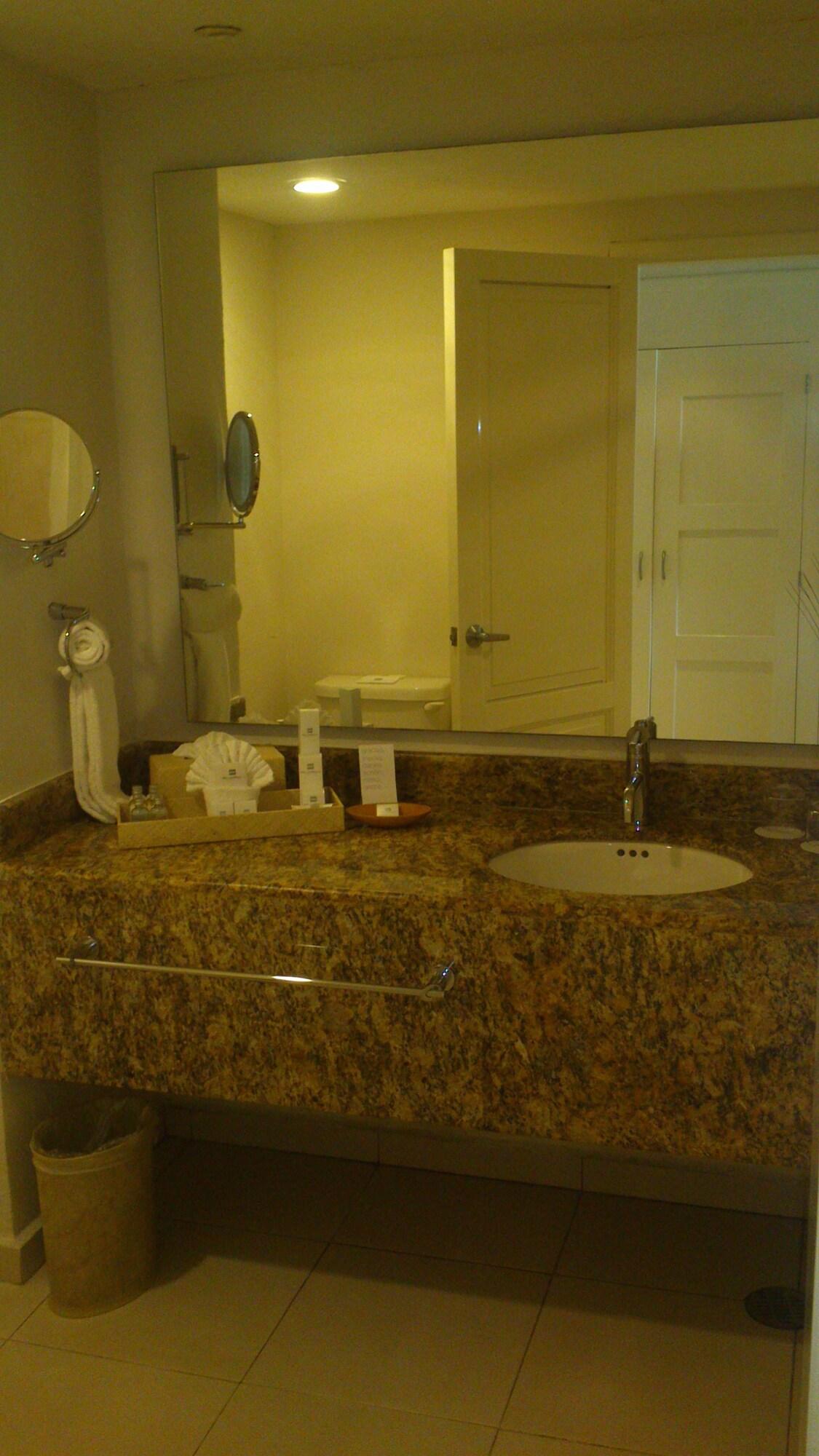 Suite Garden View King Bed