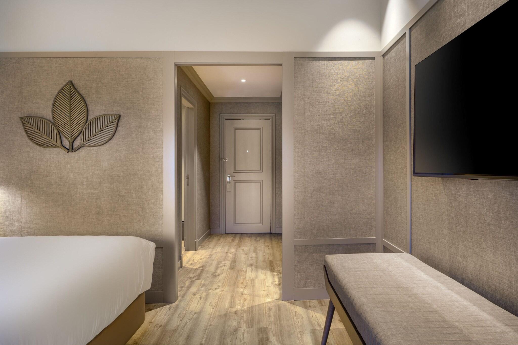 Double Deluxe King Bed