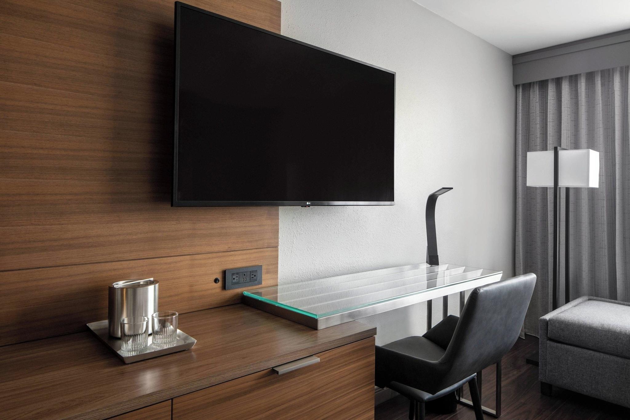 Double Club King Bed