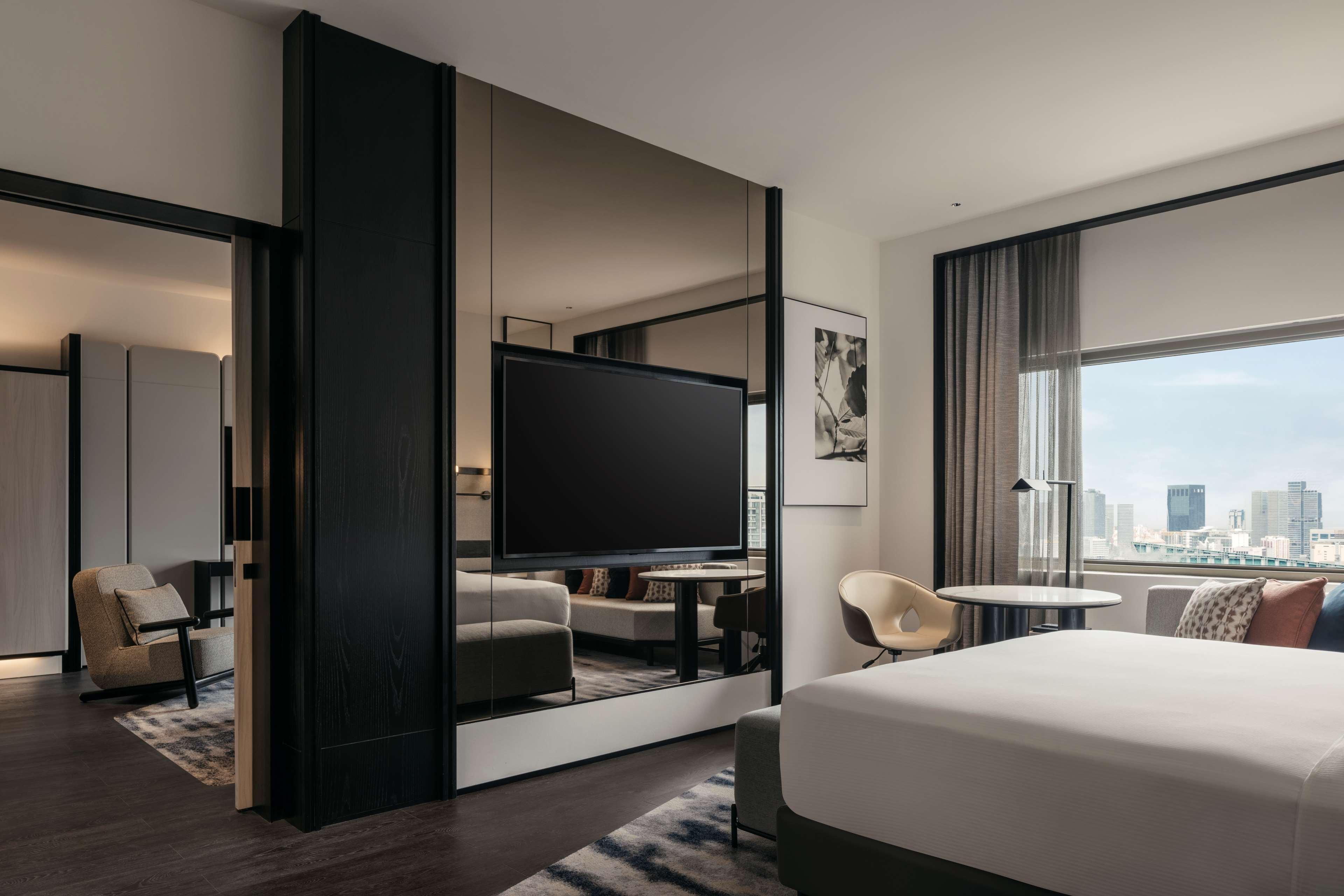 Suite Deluxe King Bed