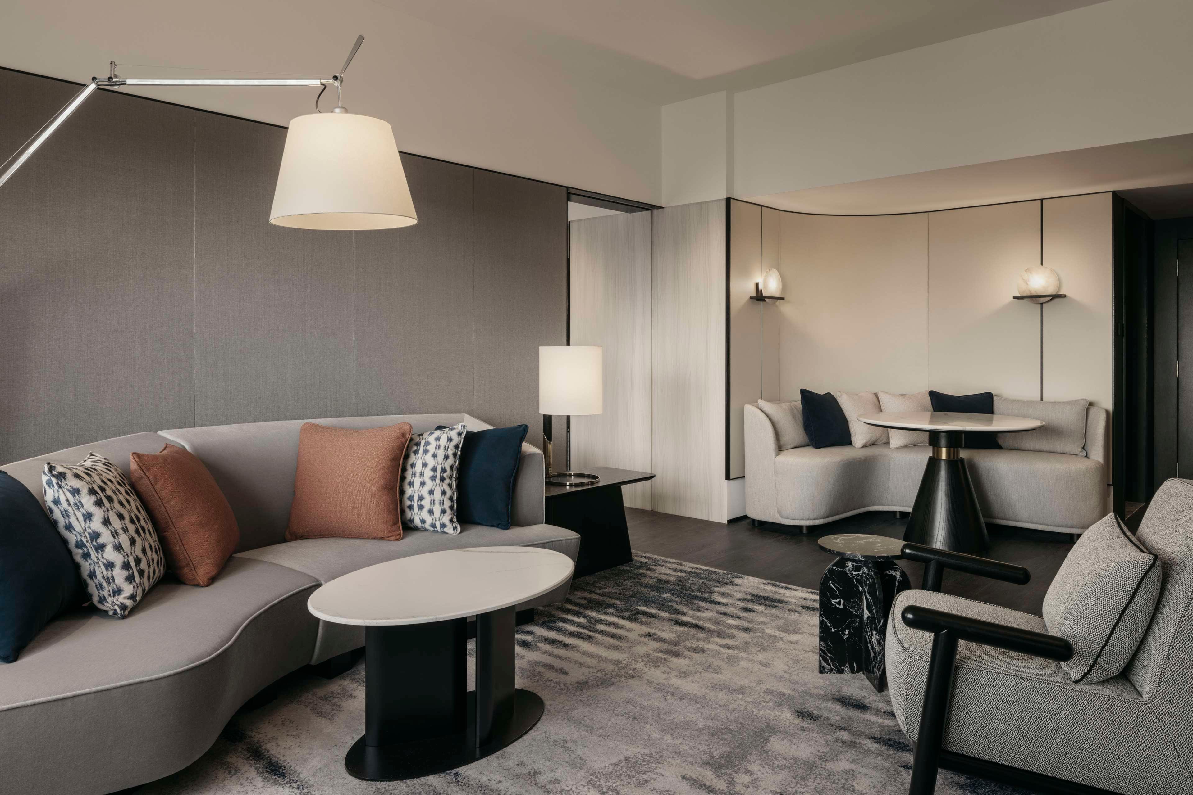 Suite Deluxe King Bed