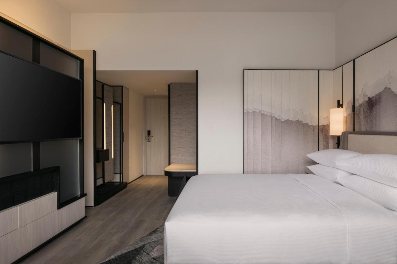 Double Accessible King Size Bed