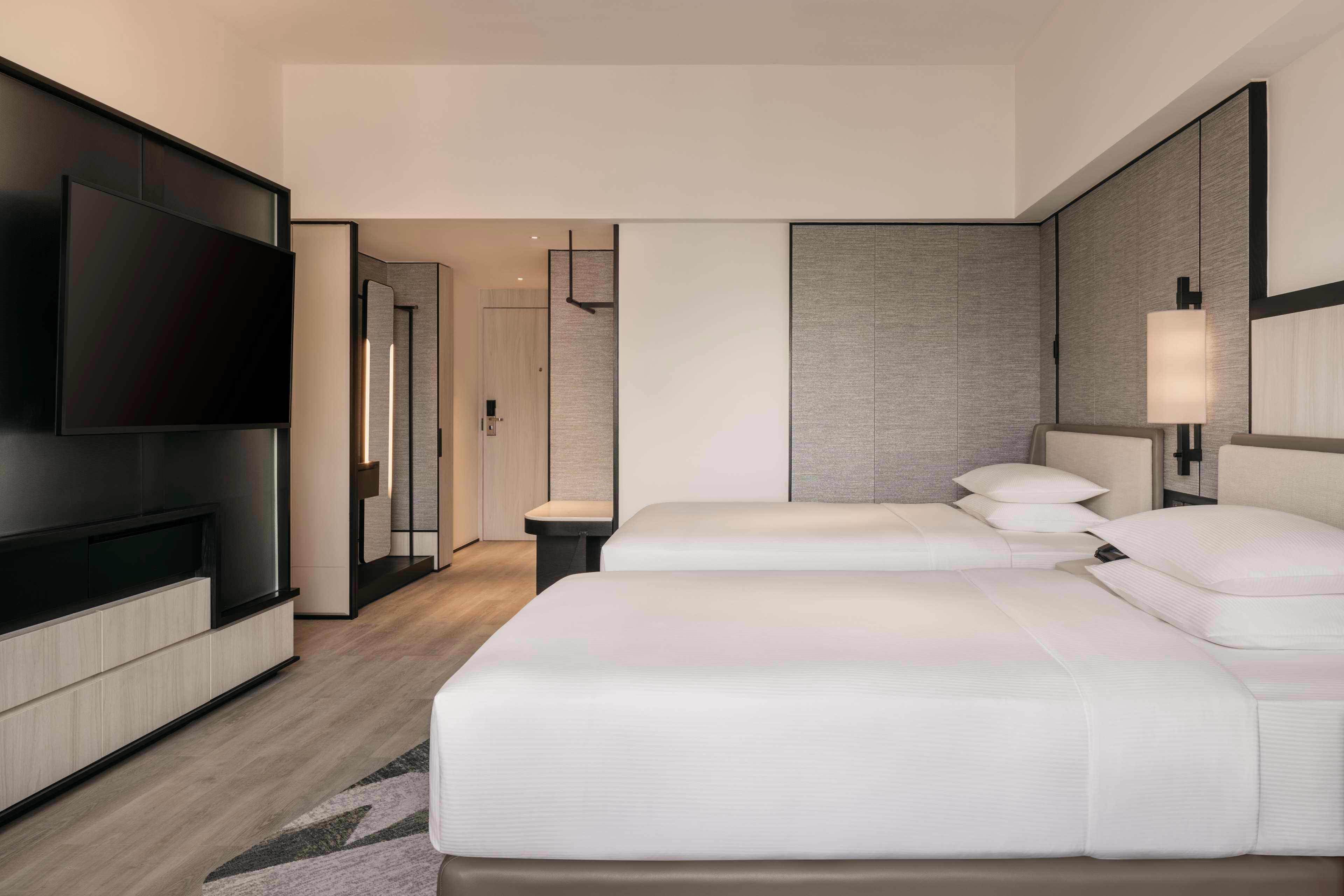 Twin Deluxe City View