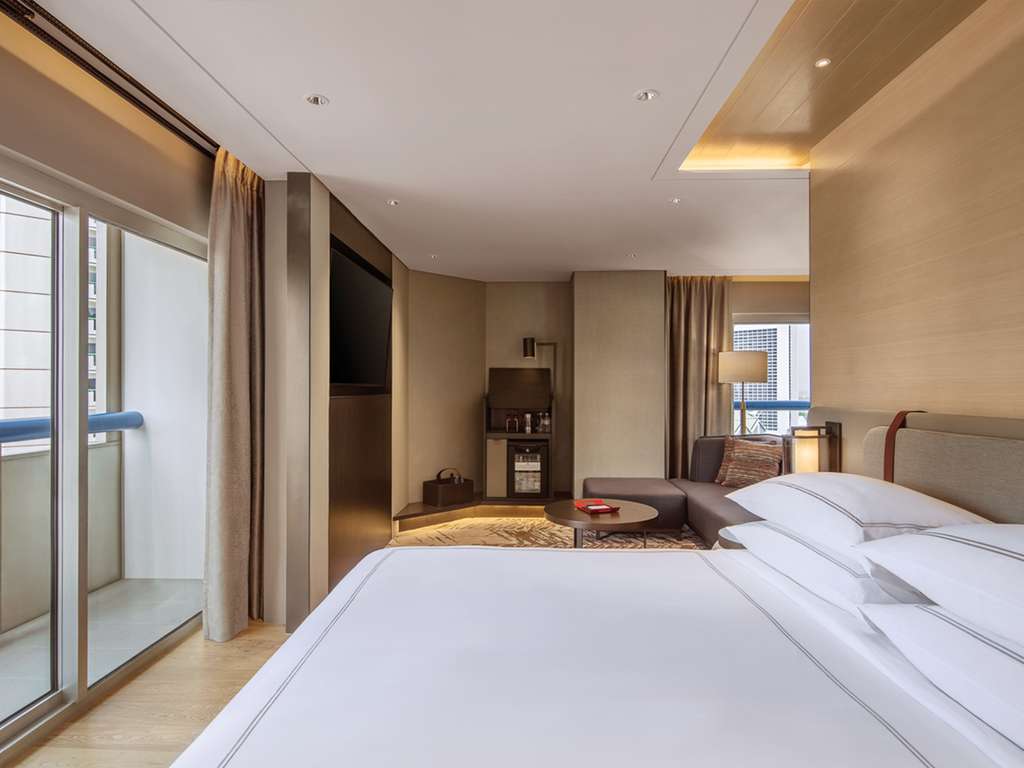 Suite City View King Bed