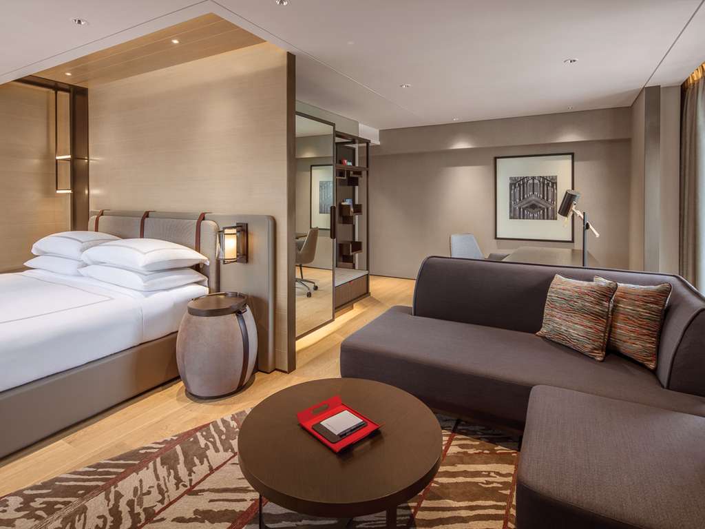 Suite City View King Bed