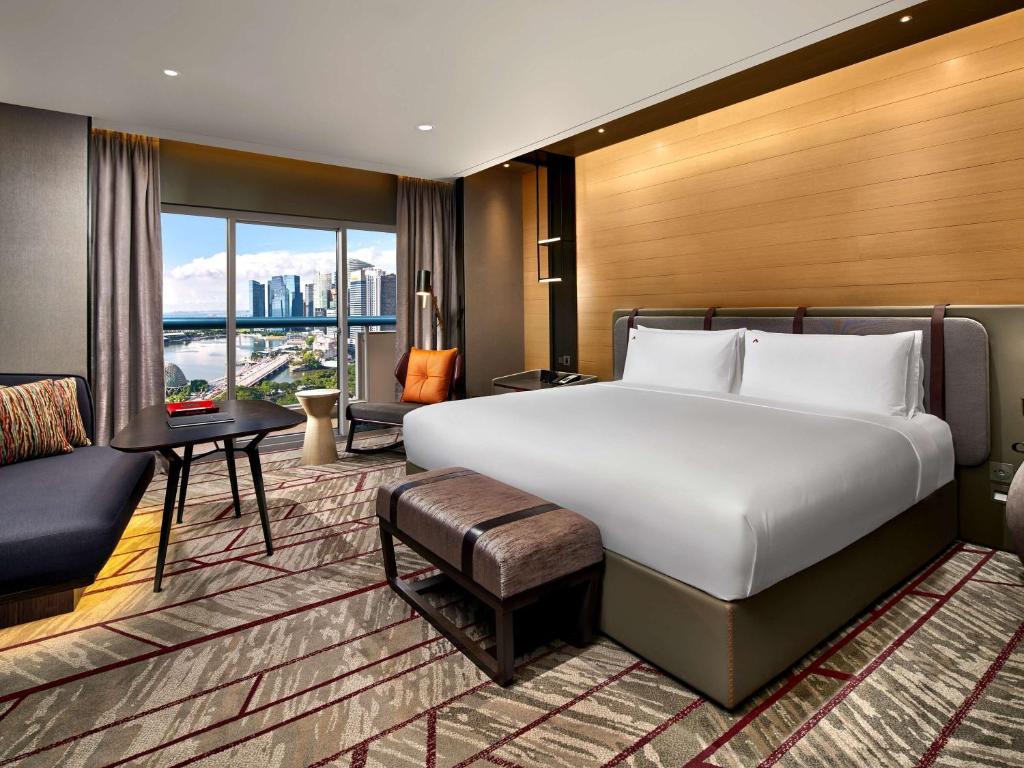 Double Bay View King Bed