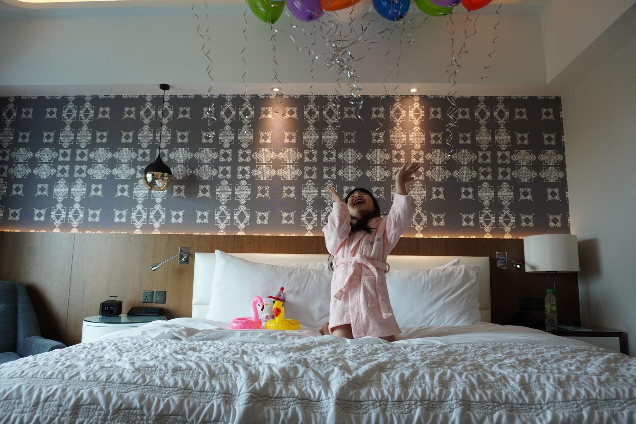 Double Club King Bed