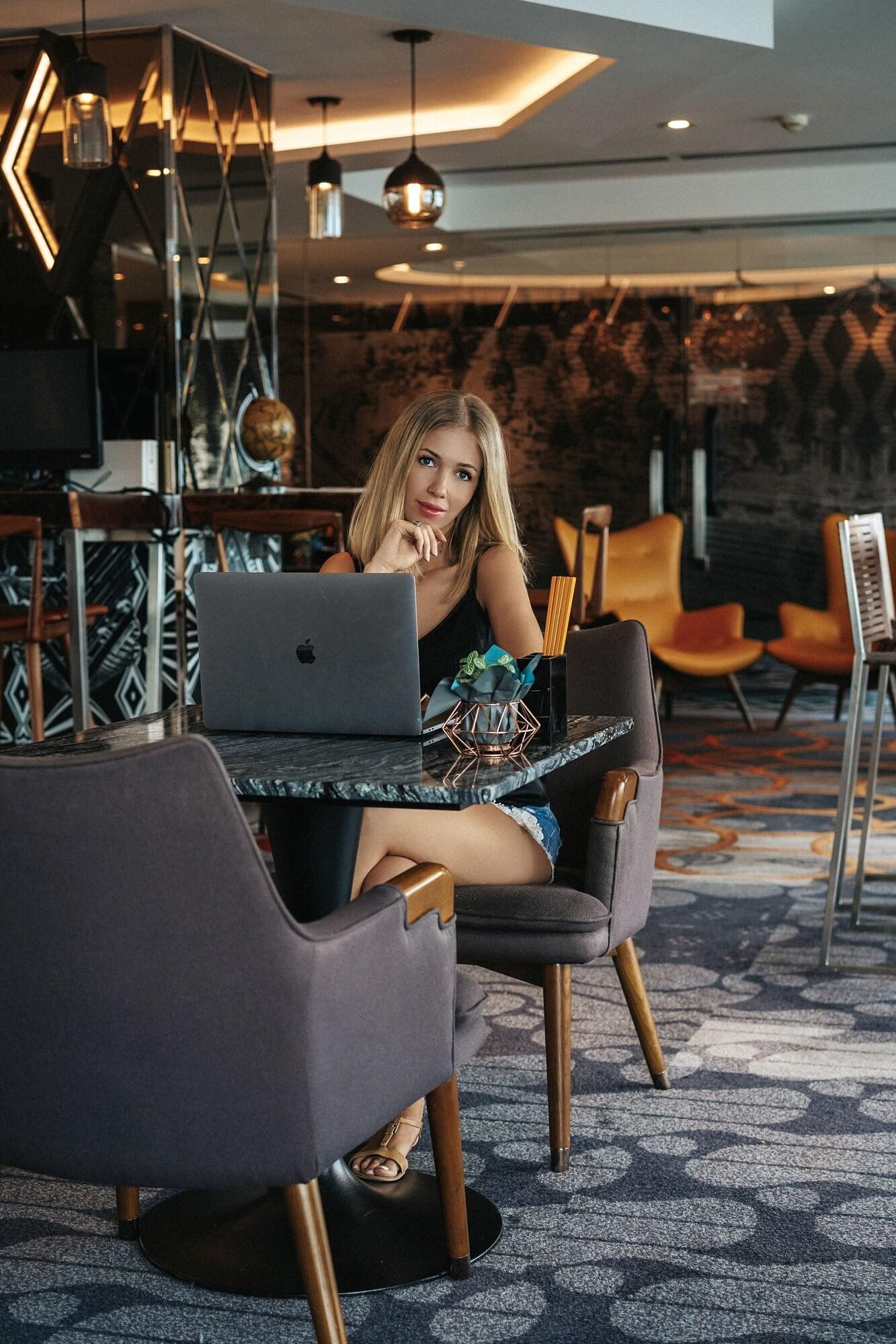 Double Club King Bed