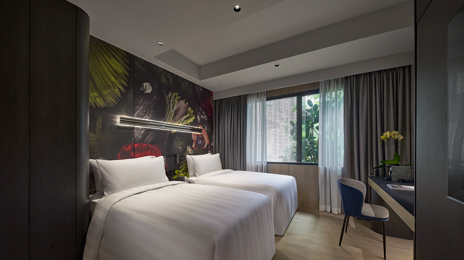 Twin Club Two Queen Beds