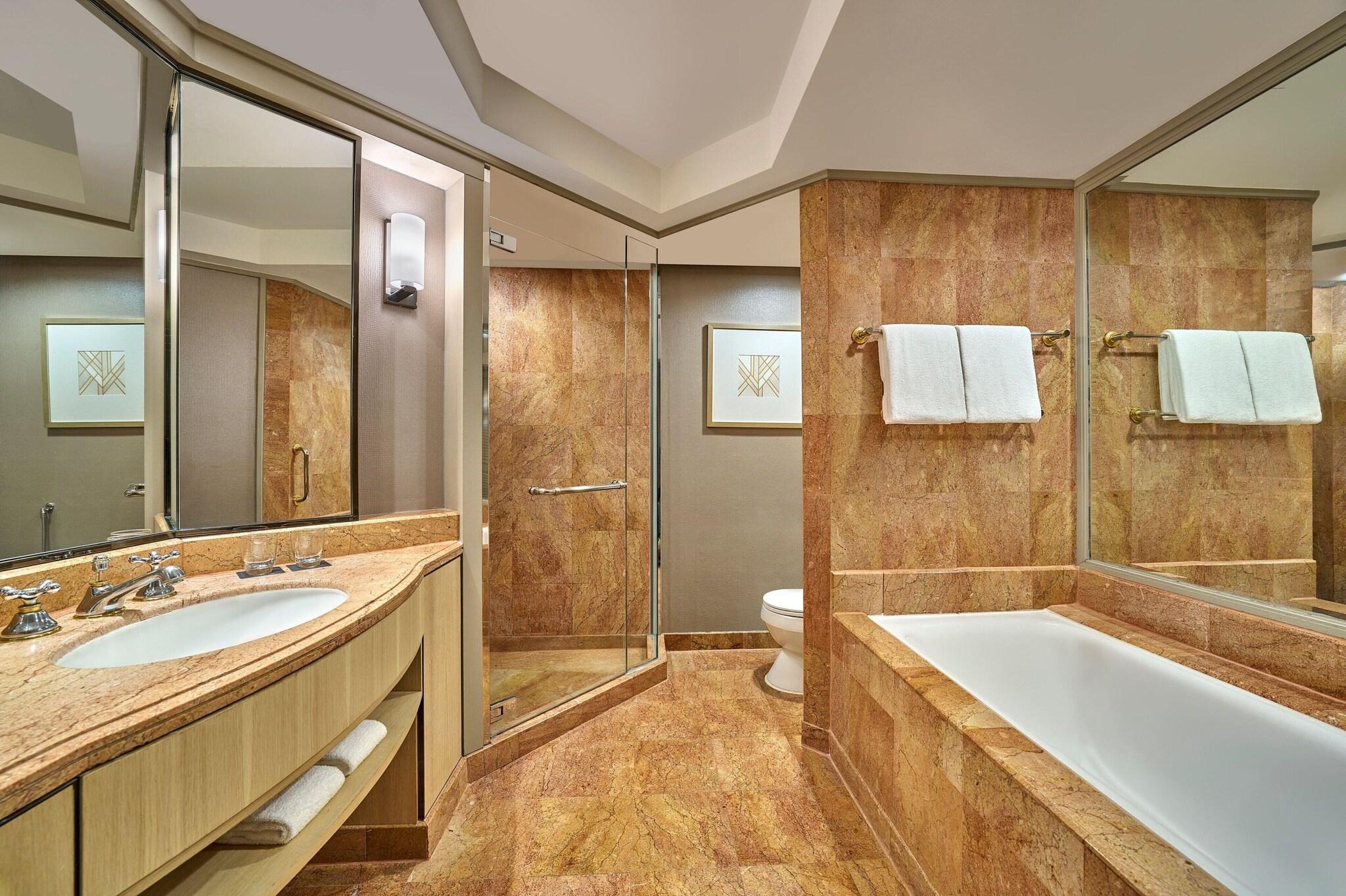 Suite Club City View