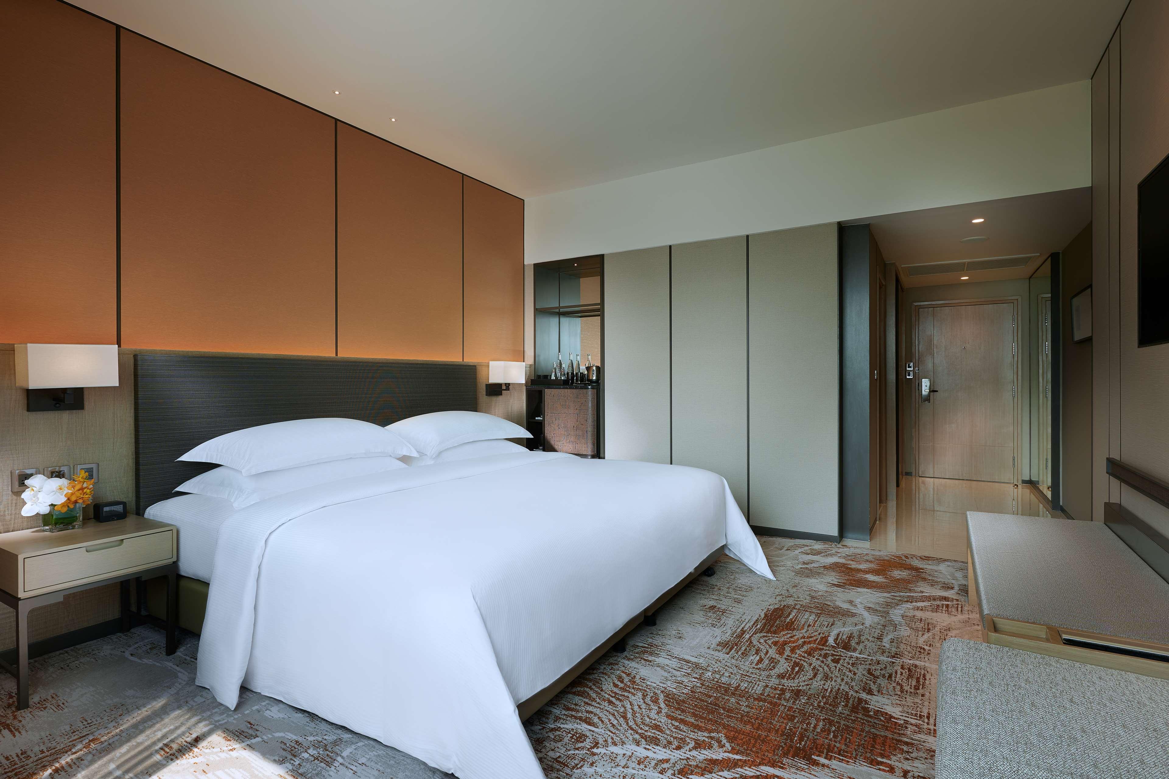 Double Deluxe King Bed