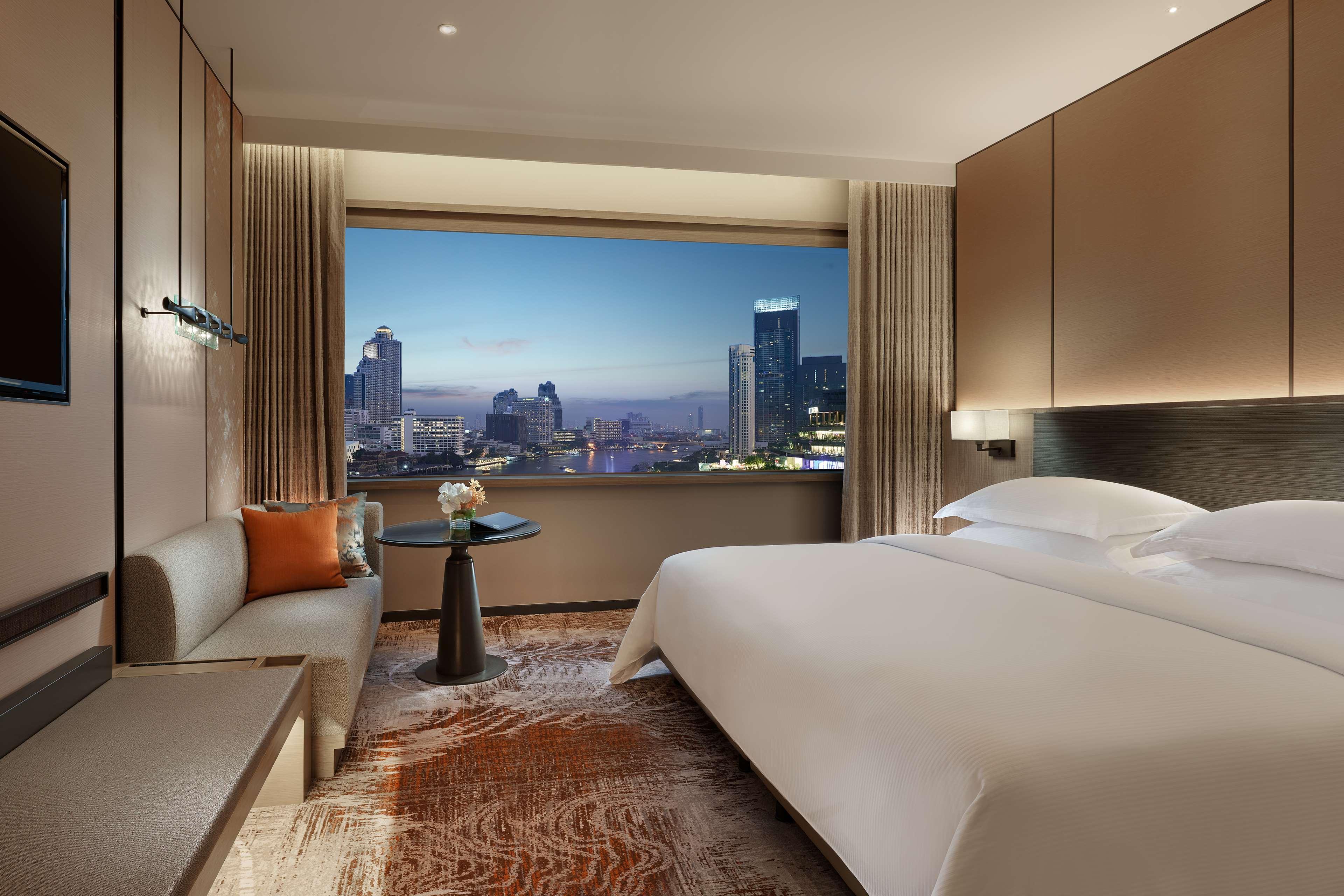 Double Deluxe King Bed