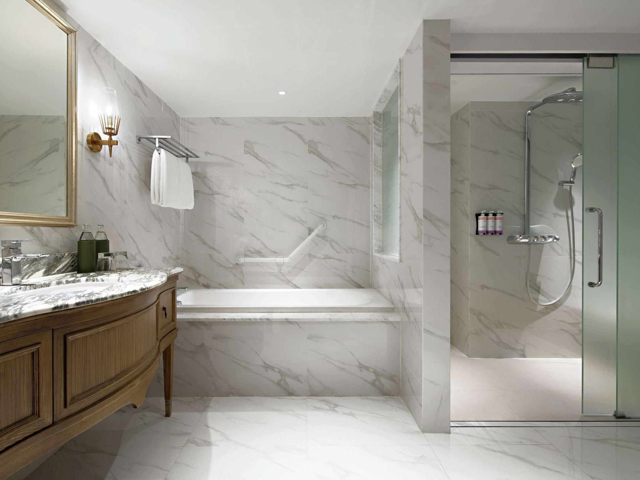 Suite Deluxe King Bed