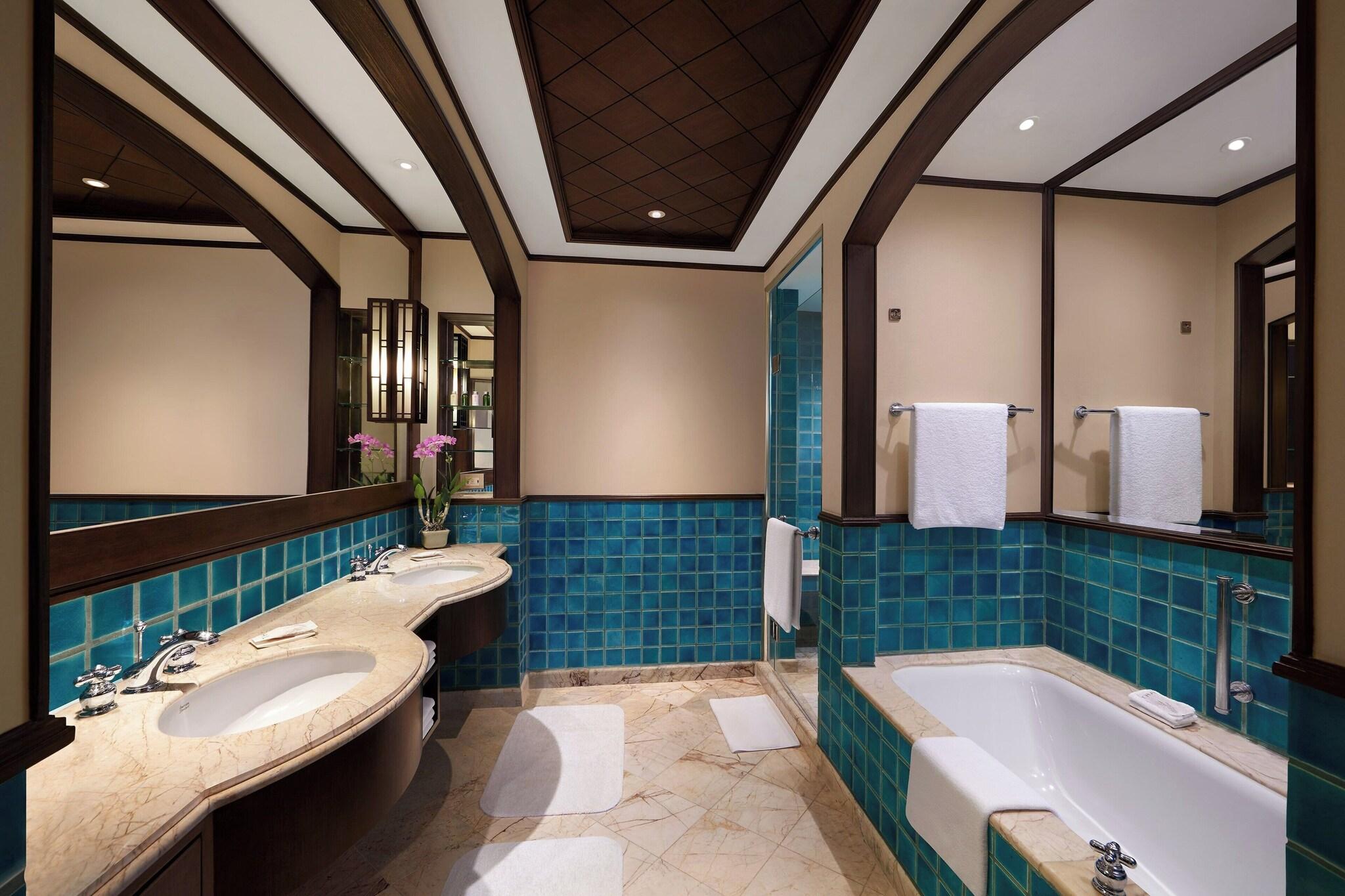 Suite King Size Bed