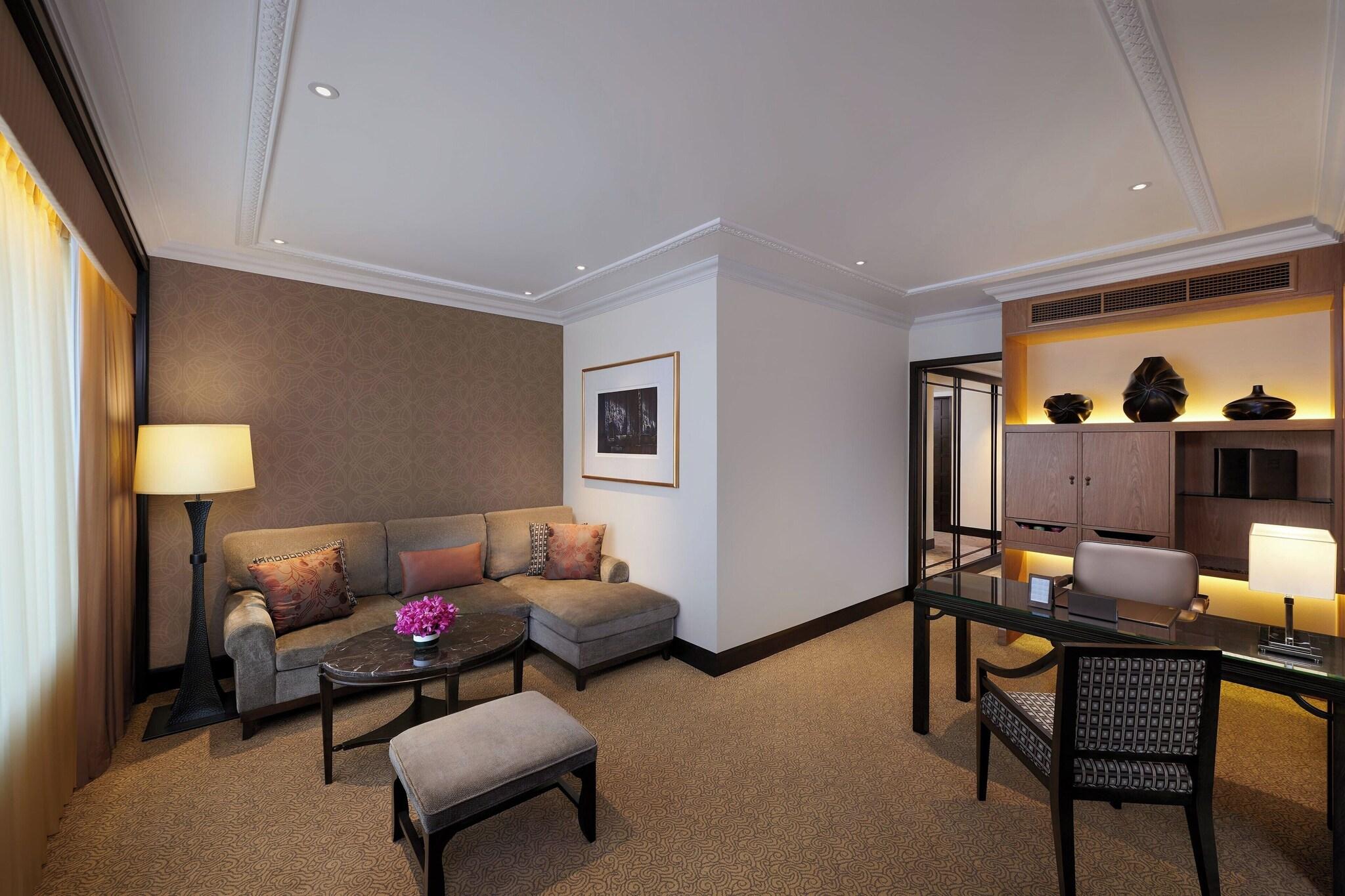 Suite King Size Bed