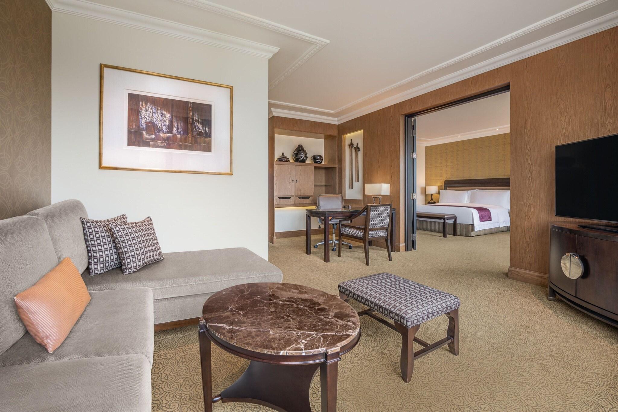 Suite King Size Bed