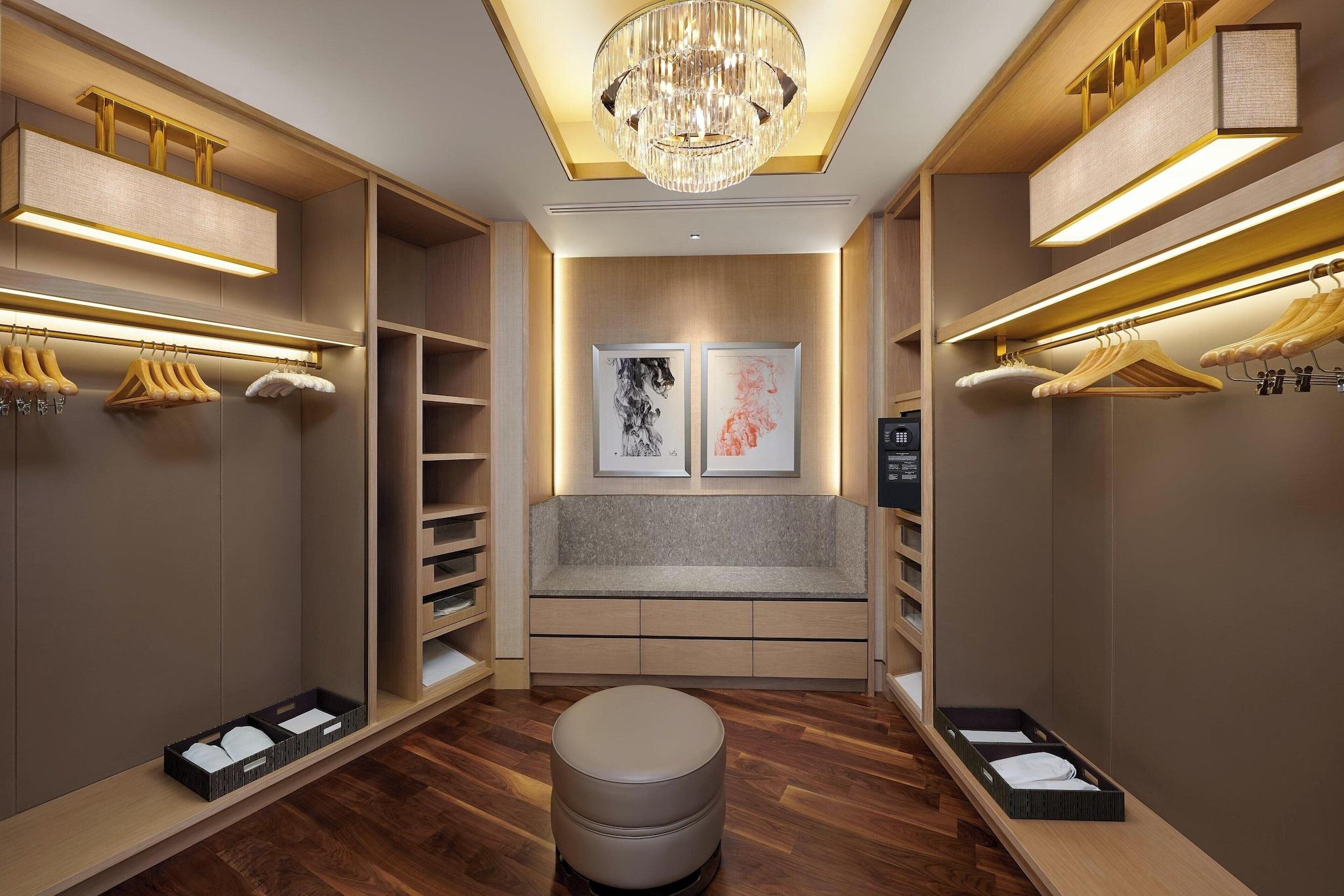 Suite King Bed One Bedroom 