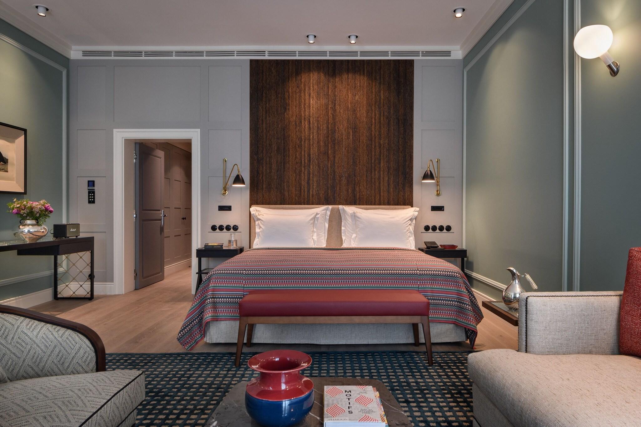 Junior Suite Deluxe King Bed