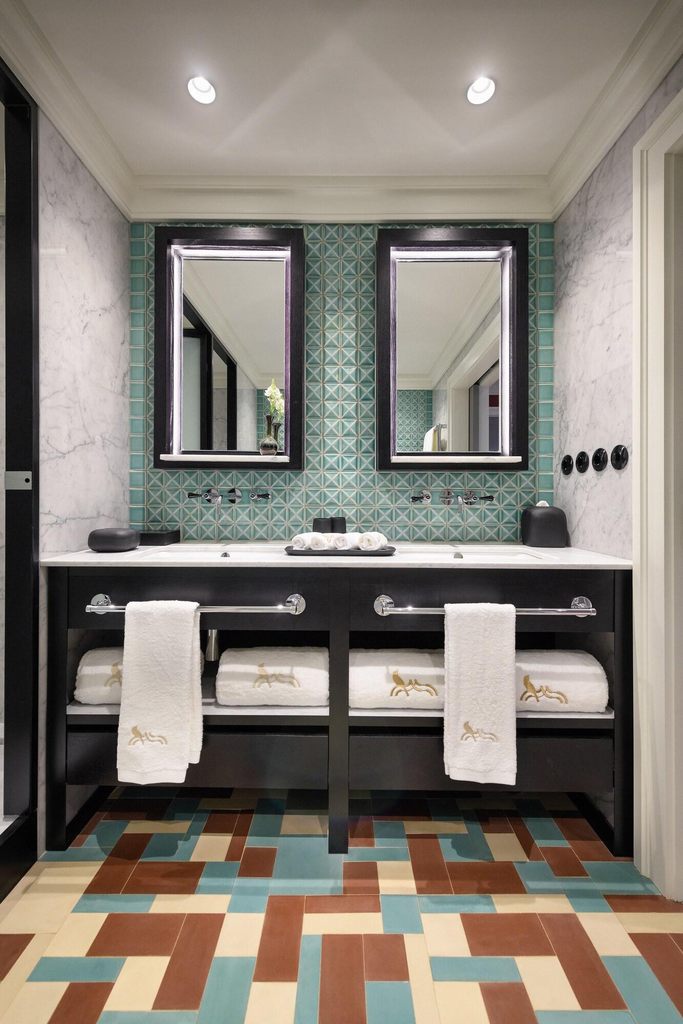 Junior Suite King Size Bed