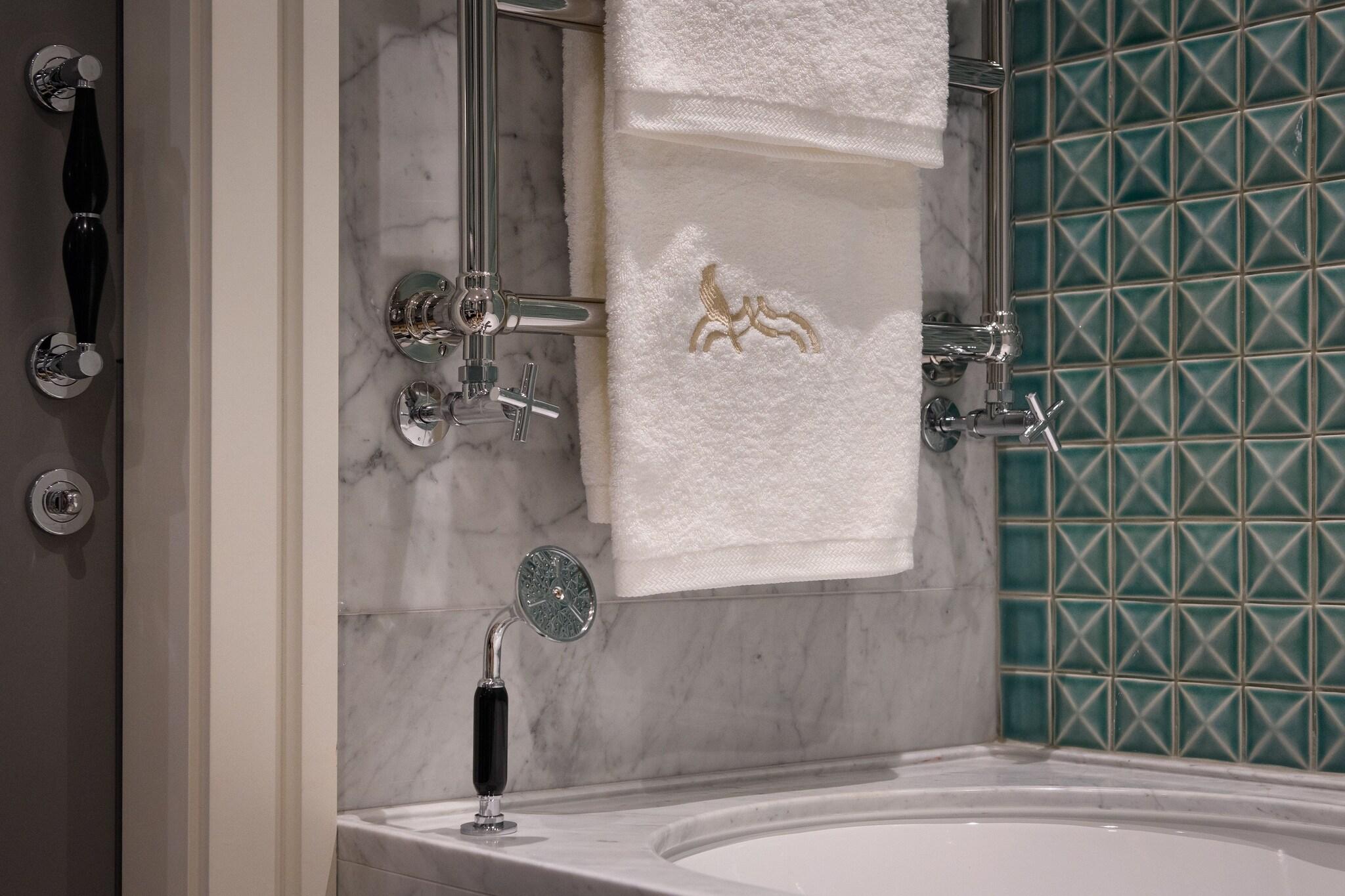 Junior Suite King Size Bed