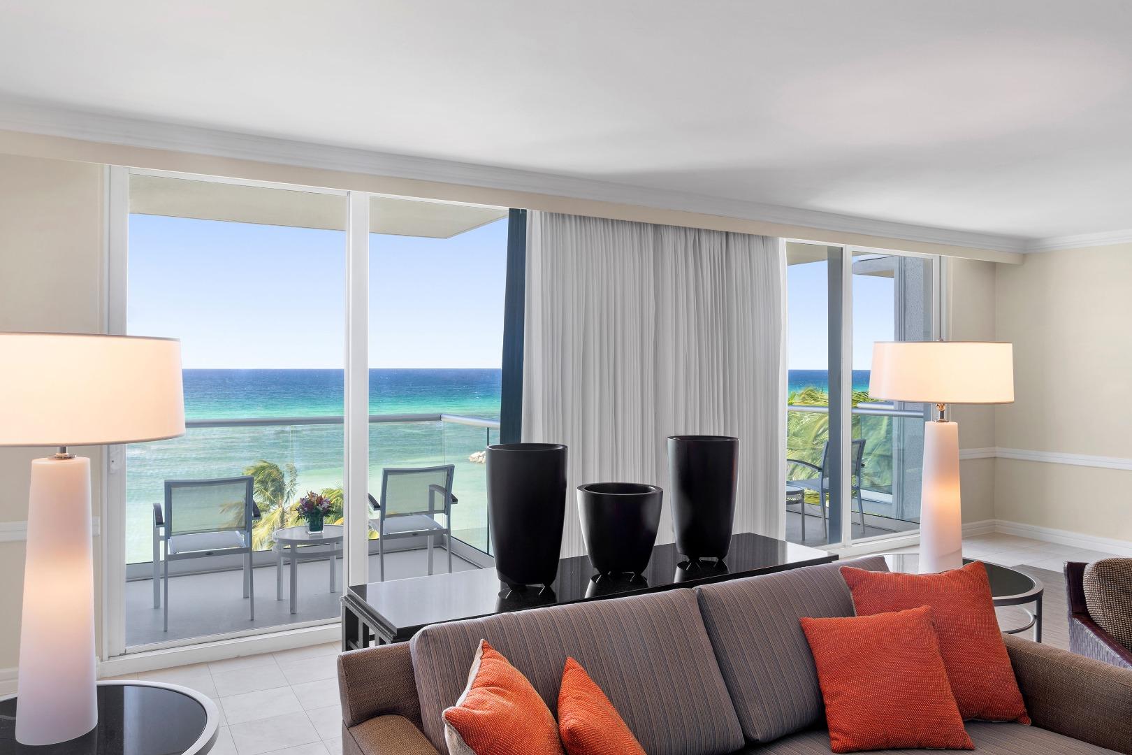 Suite Ocean Front King Bed