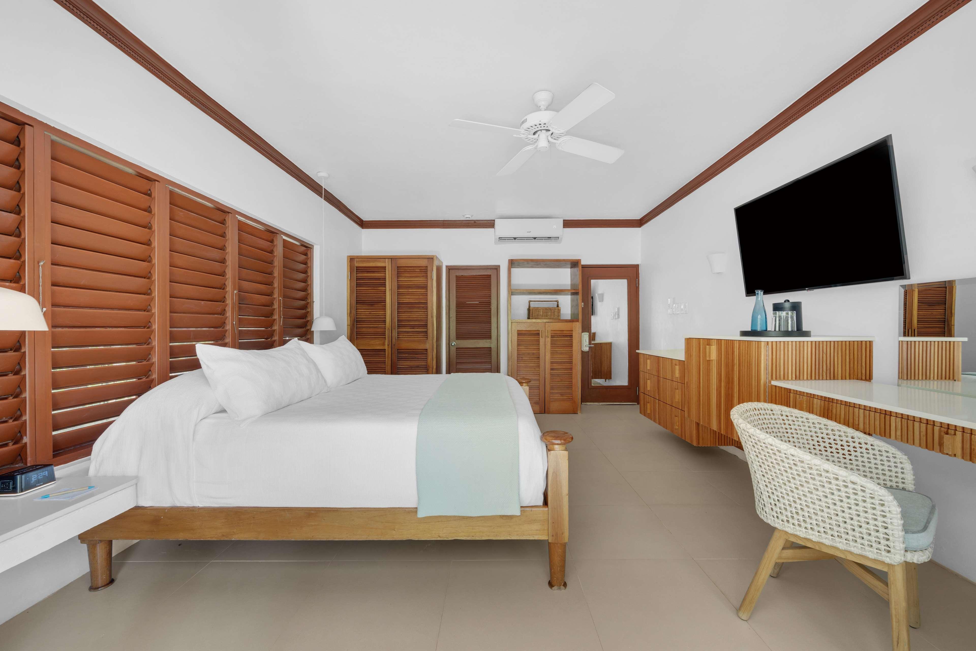 Double Partial Ocean View King Bed