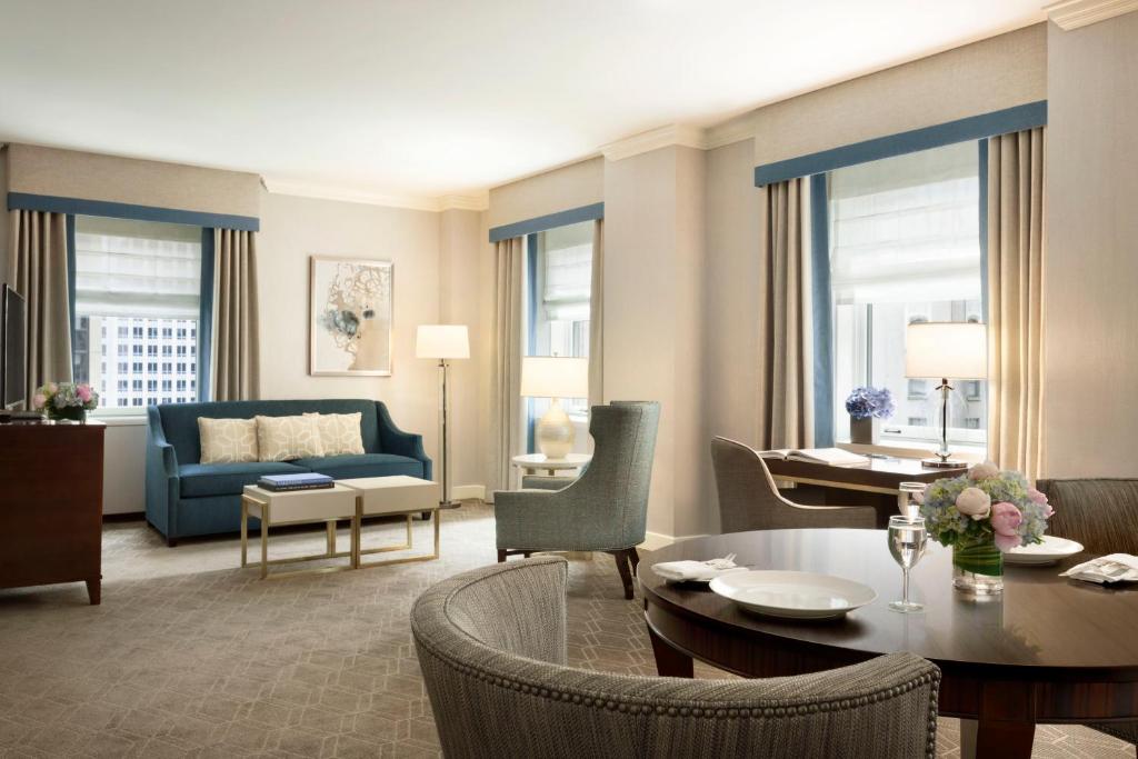 Suite King Size Bed
