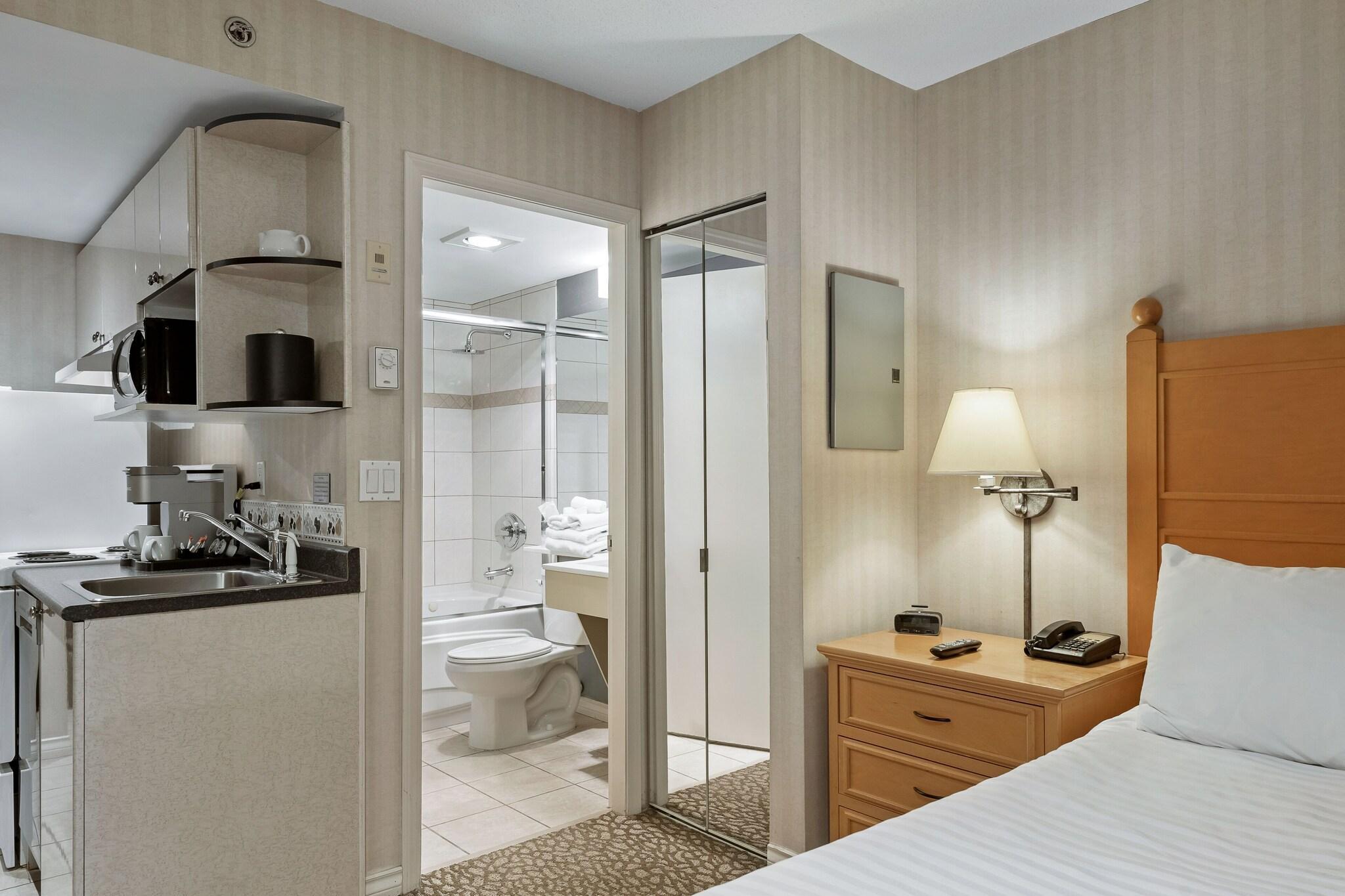 Suite with Kitchenette
