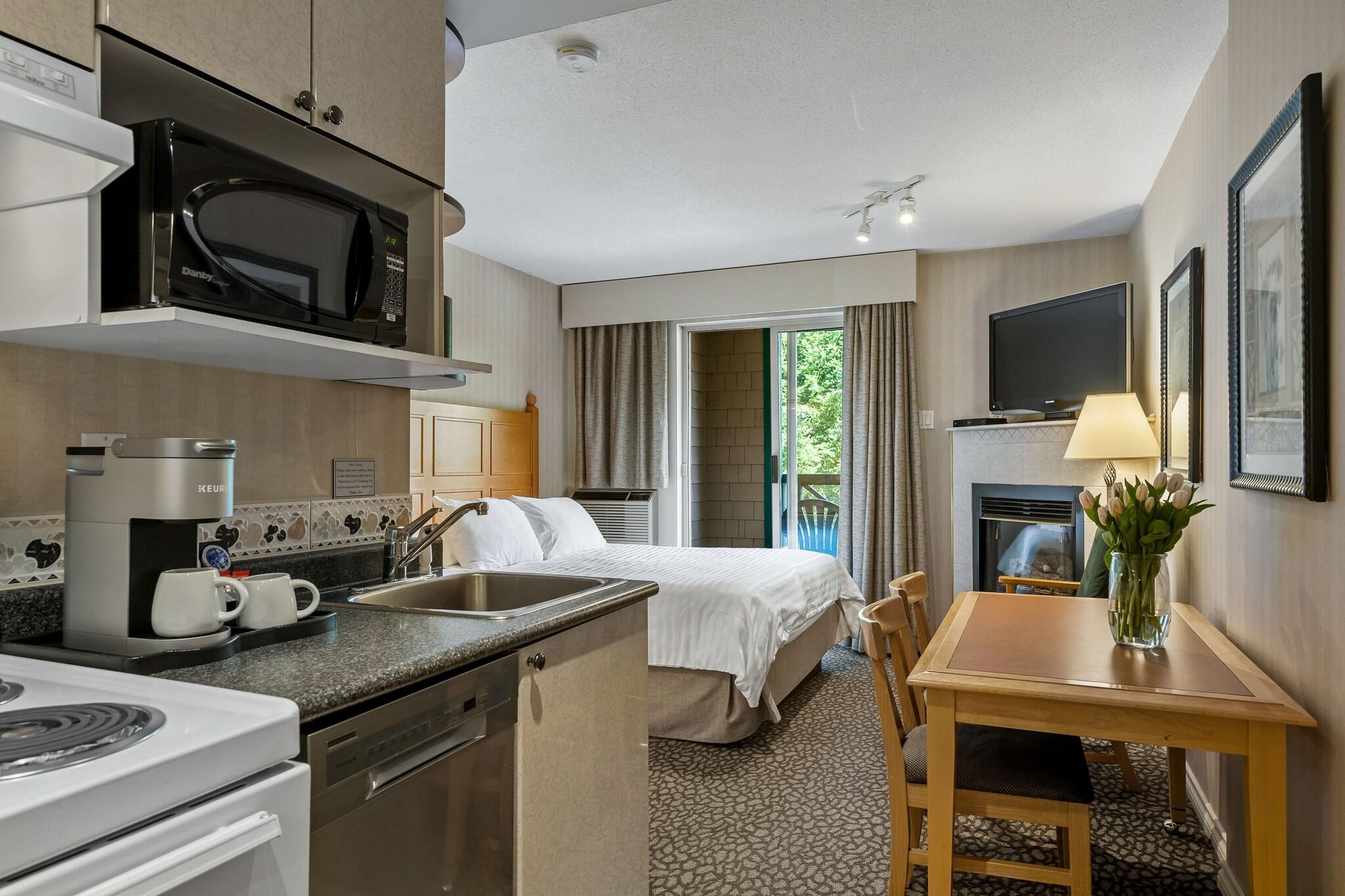 Suite with Kitchenette