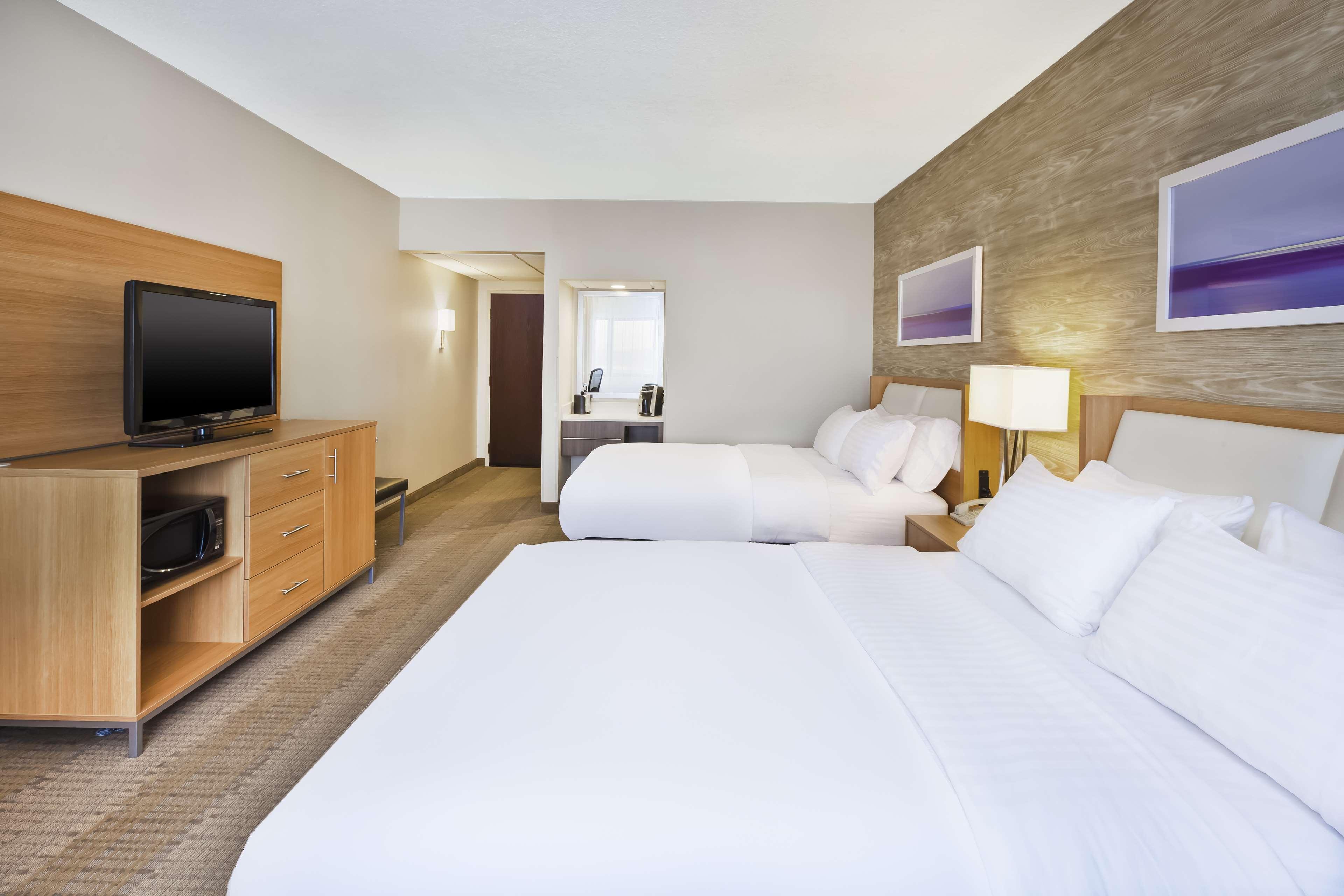 Studio Accessible-two Queen Beds