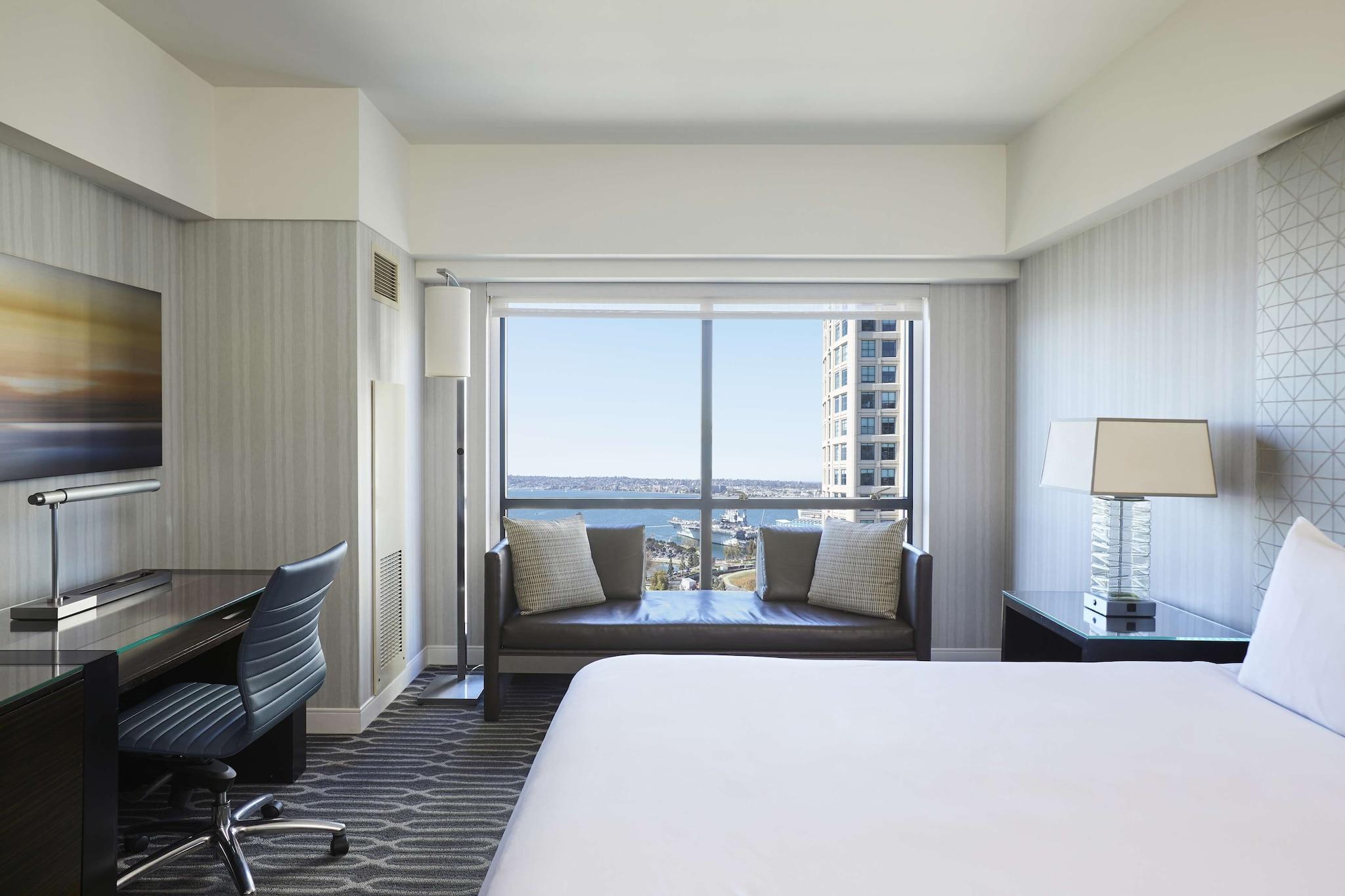 Double Bay View King Bed