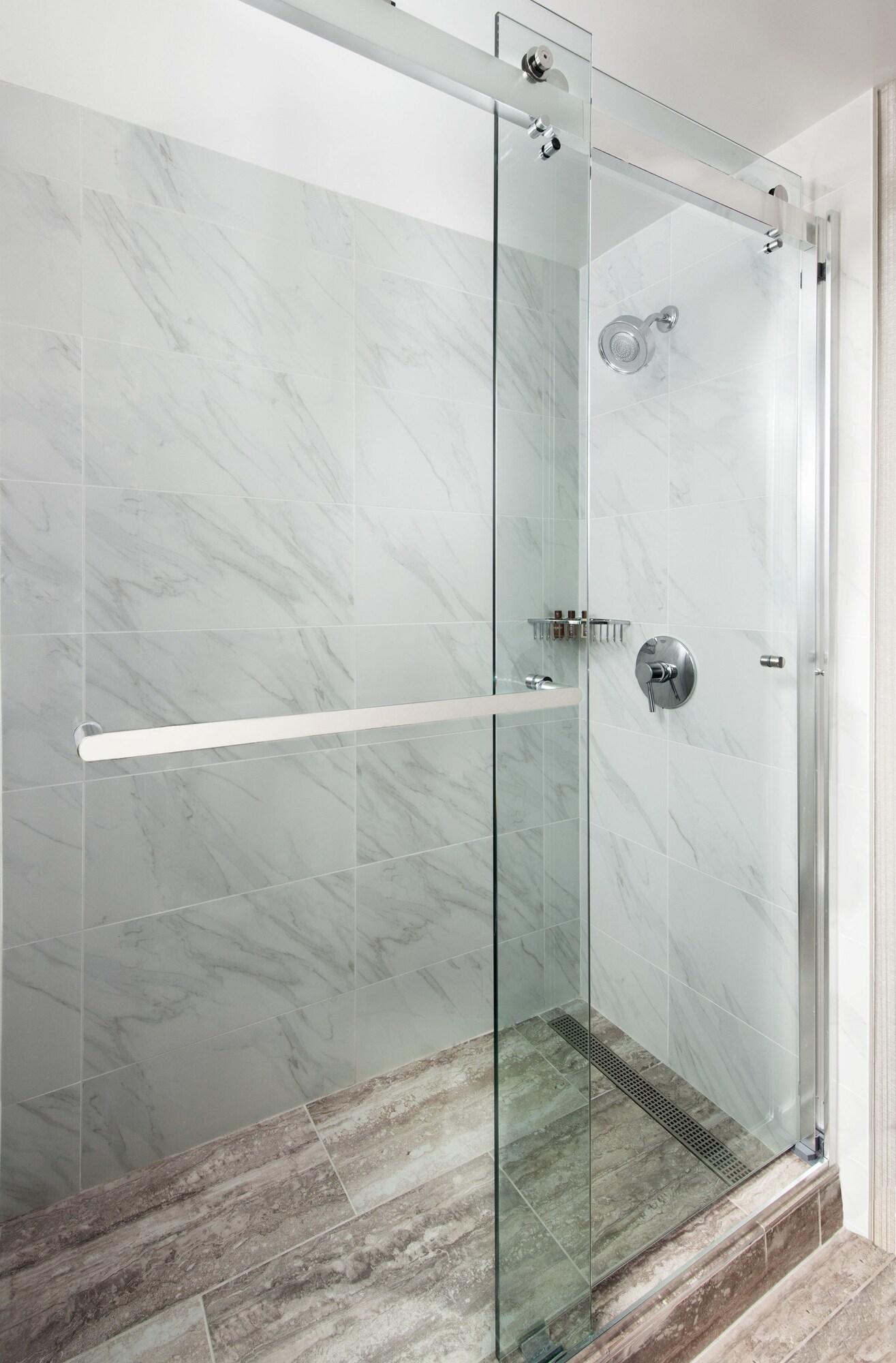 Double Deluxe King Bed