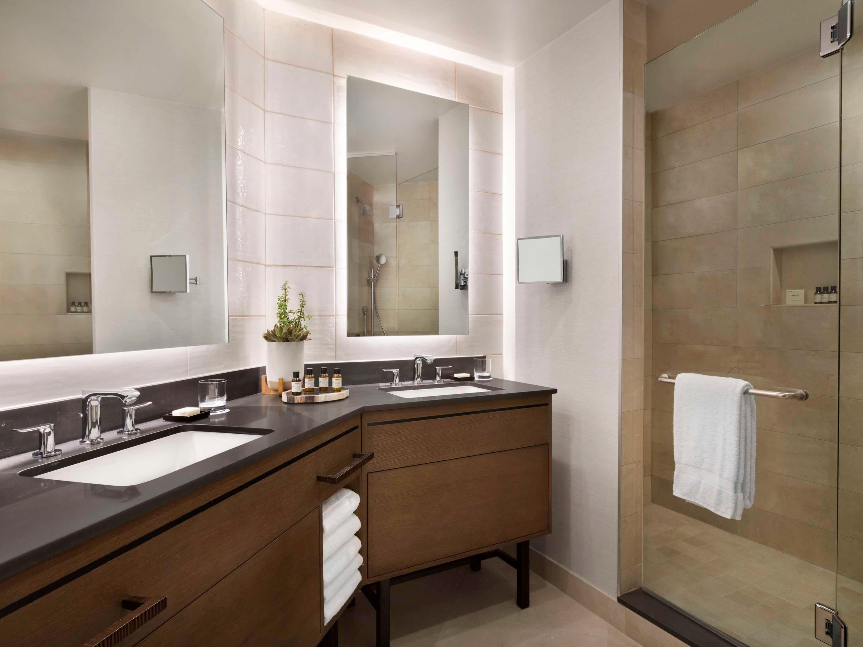 Room Deluxe Two Queen Beds