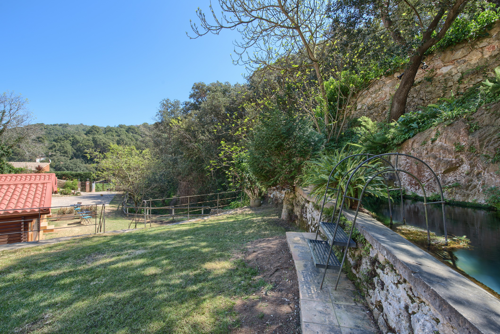 Bungalow Garden View