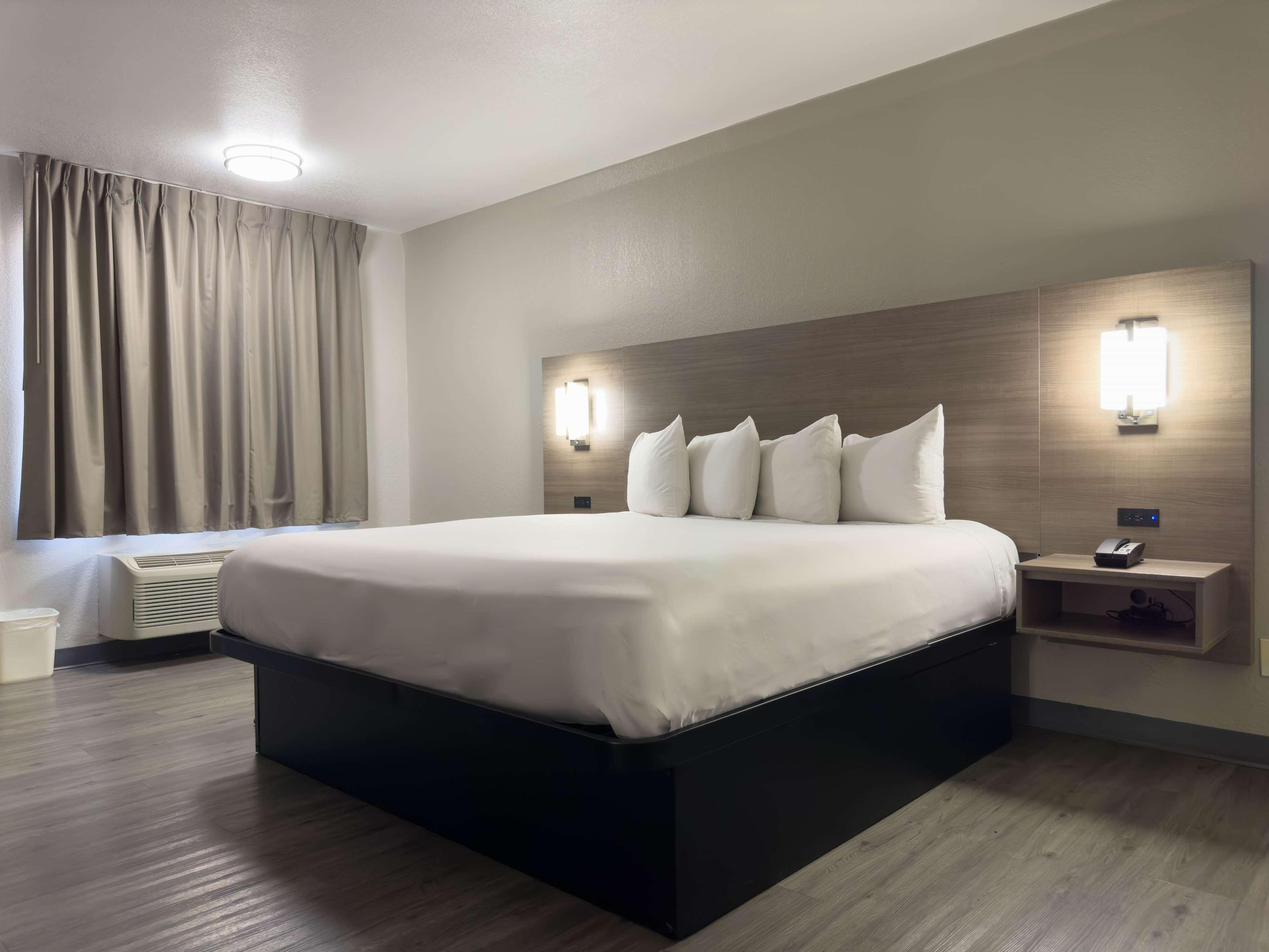 Double King Bed Non Smoking