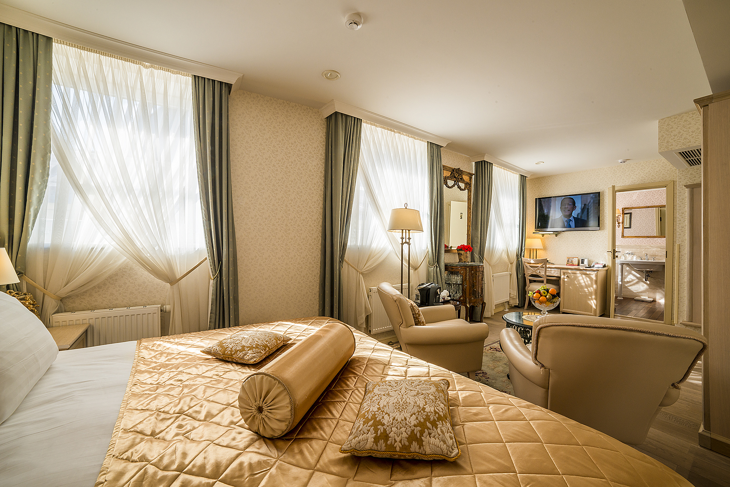 Junior Suite King Bed One Bedroom 