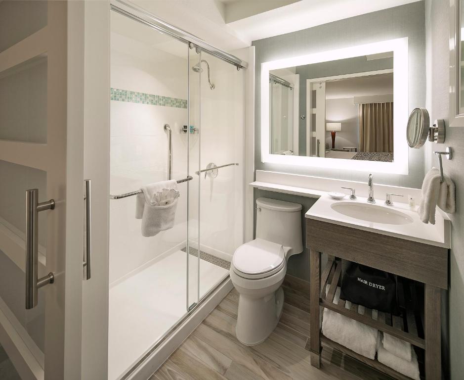 Suite Accessible King Size Bed