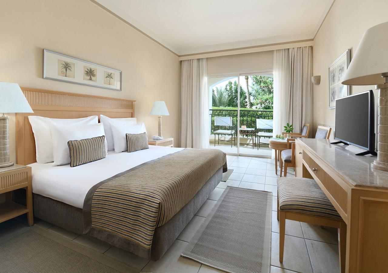 Junior Suite Queen Size Bed