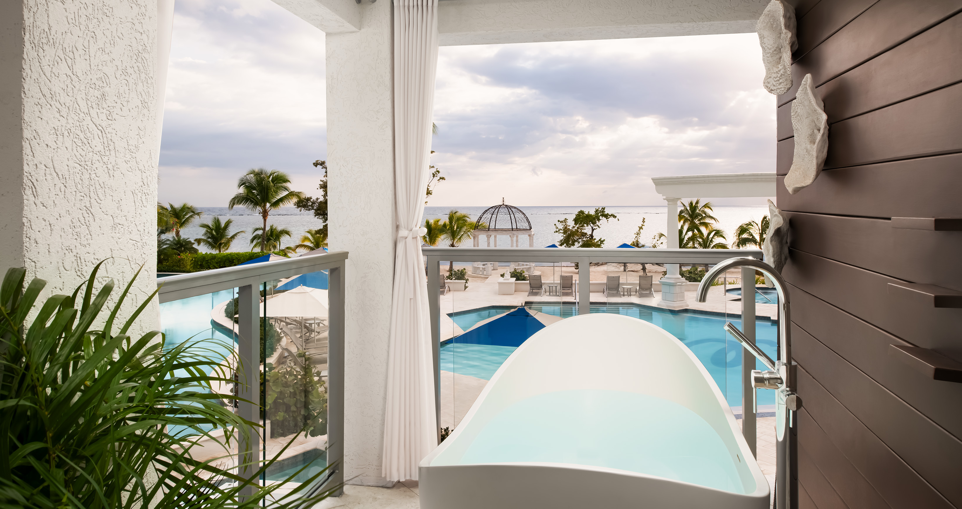 Room Deluxe with Balcony