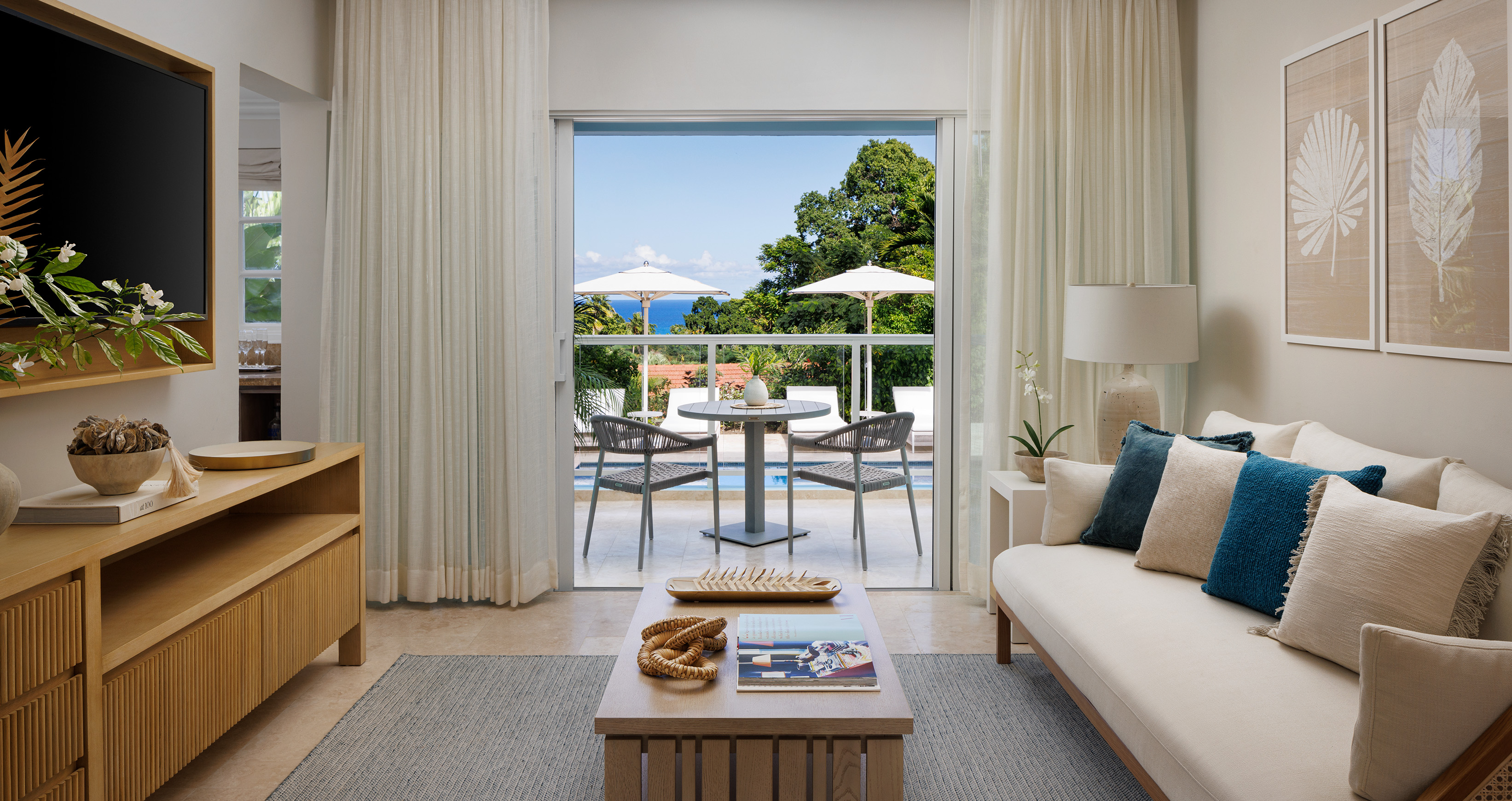 Suite Pool View King Bed